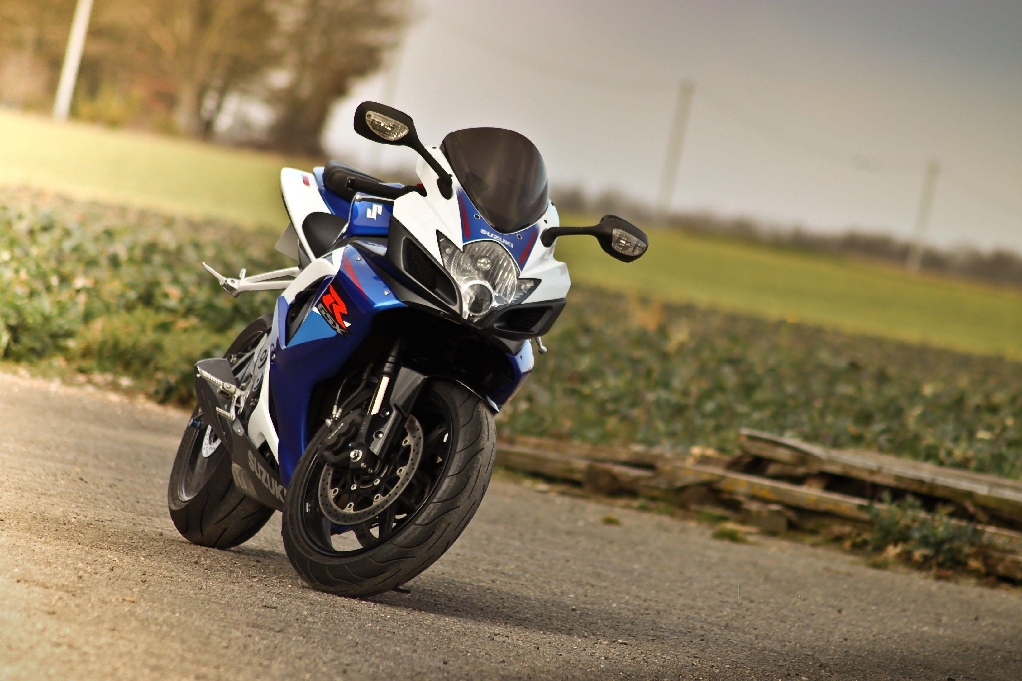 Blue Motorcycle Suzuki GSX R 750. HD Desktop Wallpaper