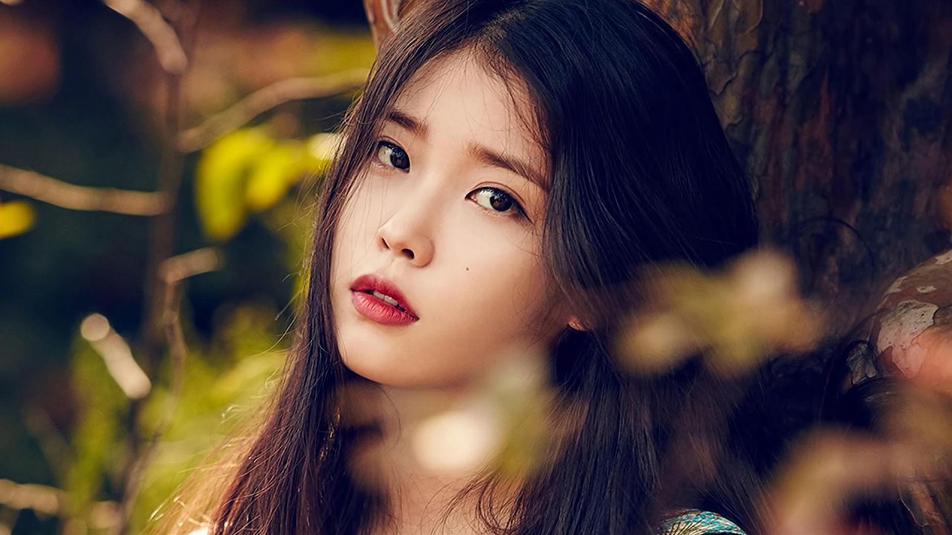 IU K Pop Beautiful Asian Singer Wallpaper. IU In 2018