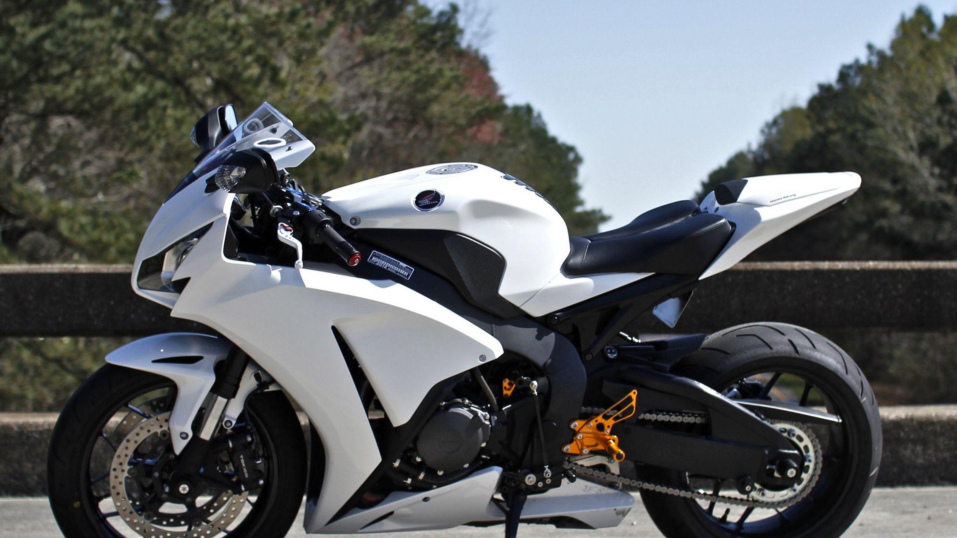 Download wallpaper 1920x1080 honda, cbr1000rr, white, bike, side