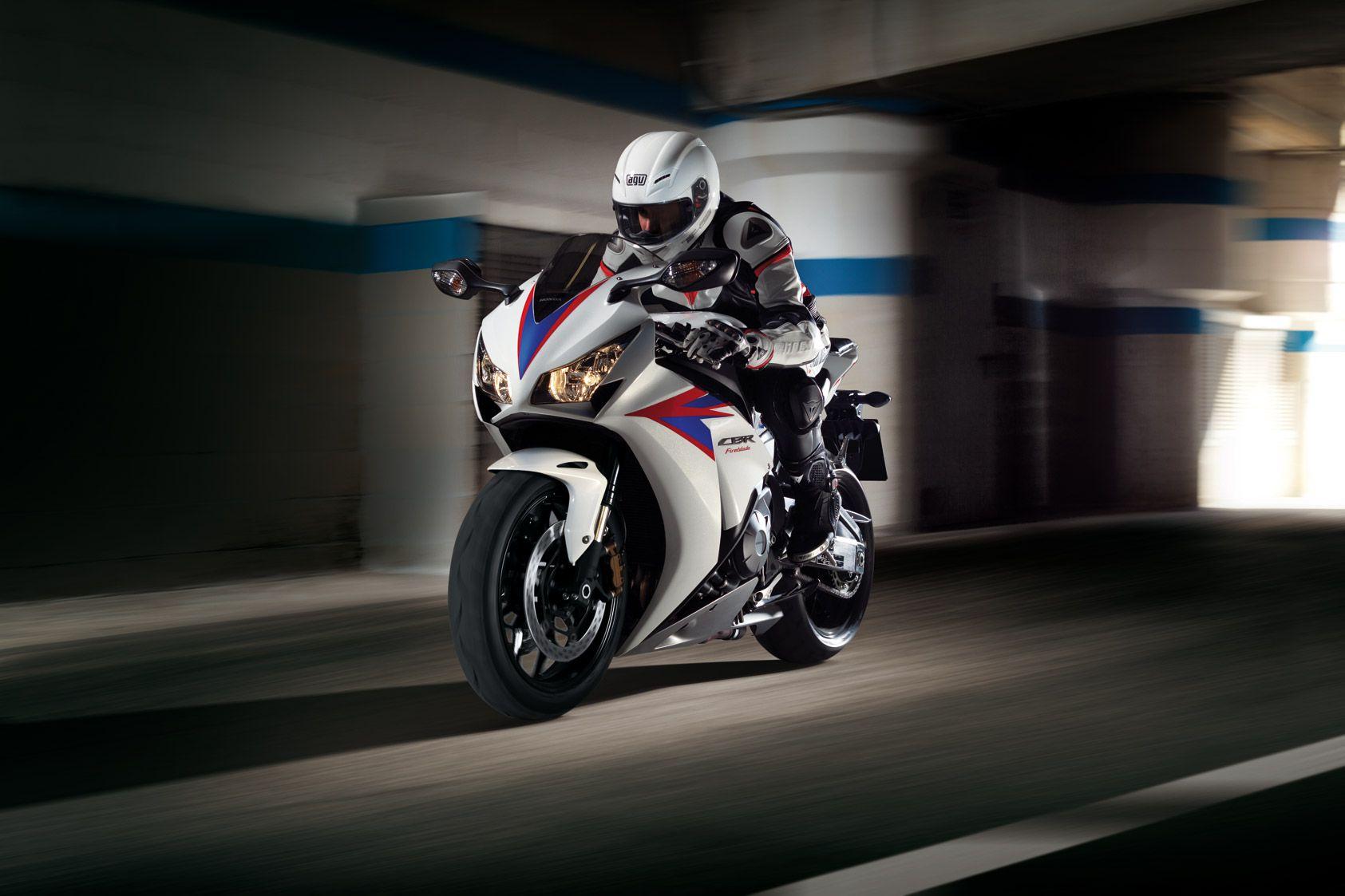 Honda CBR1000RR Fireblade in Motion