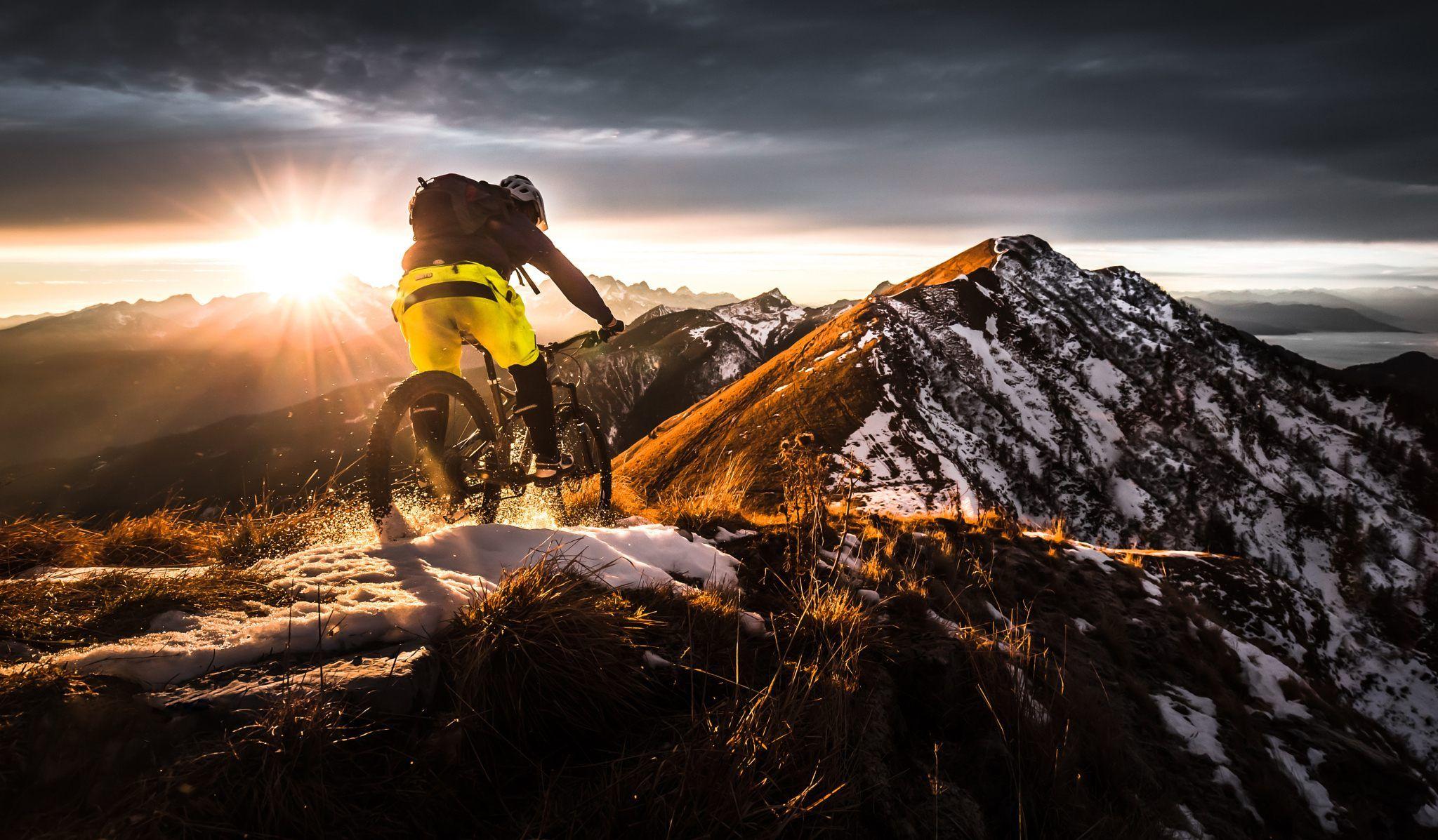 Mountain Biker Riding Down A Trail Background, Mtb Picture, Mtb, Sport  Background Image And Wallpaper for Free Download