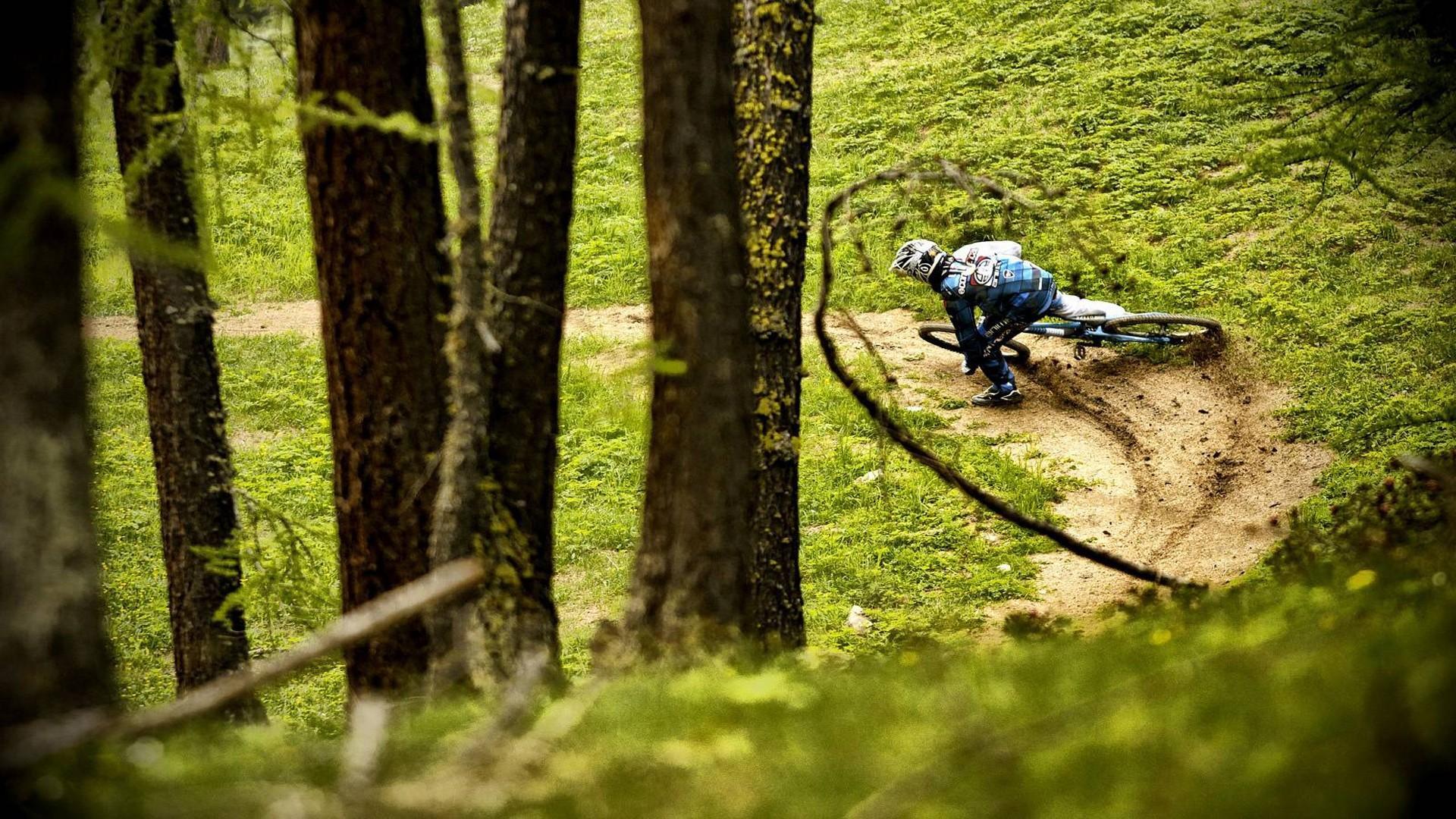 Downhill mountainbike wallpaper