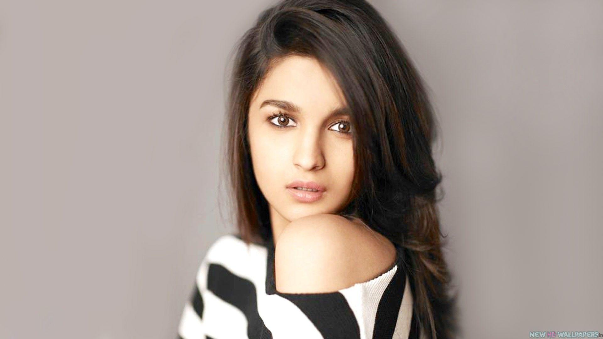 Cute Face Alia Bhatt 2013 HD Wallpaper