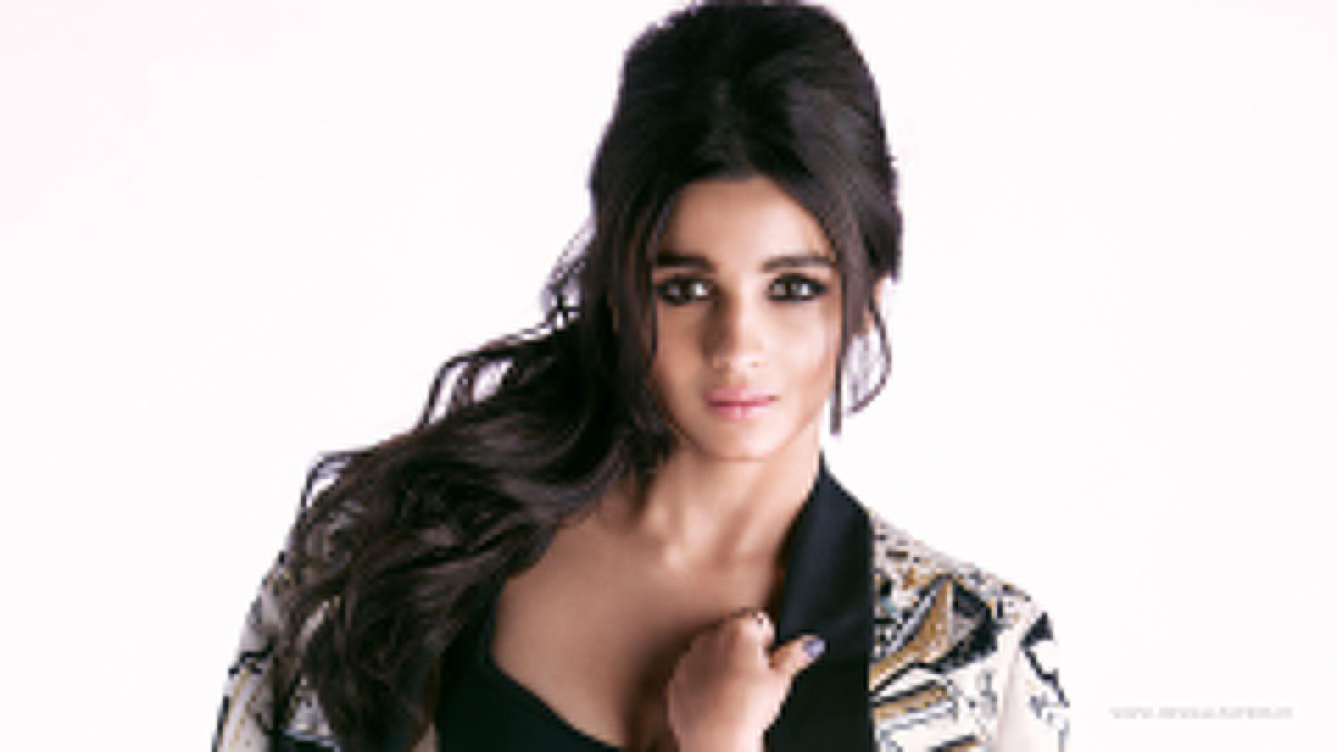 Alia Bhatt 11 Wallpaper