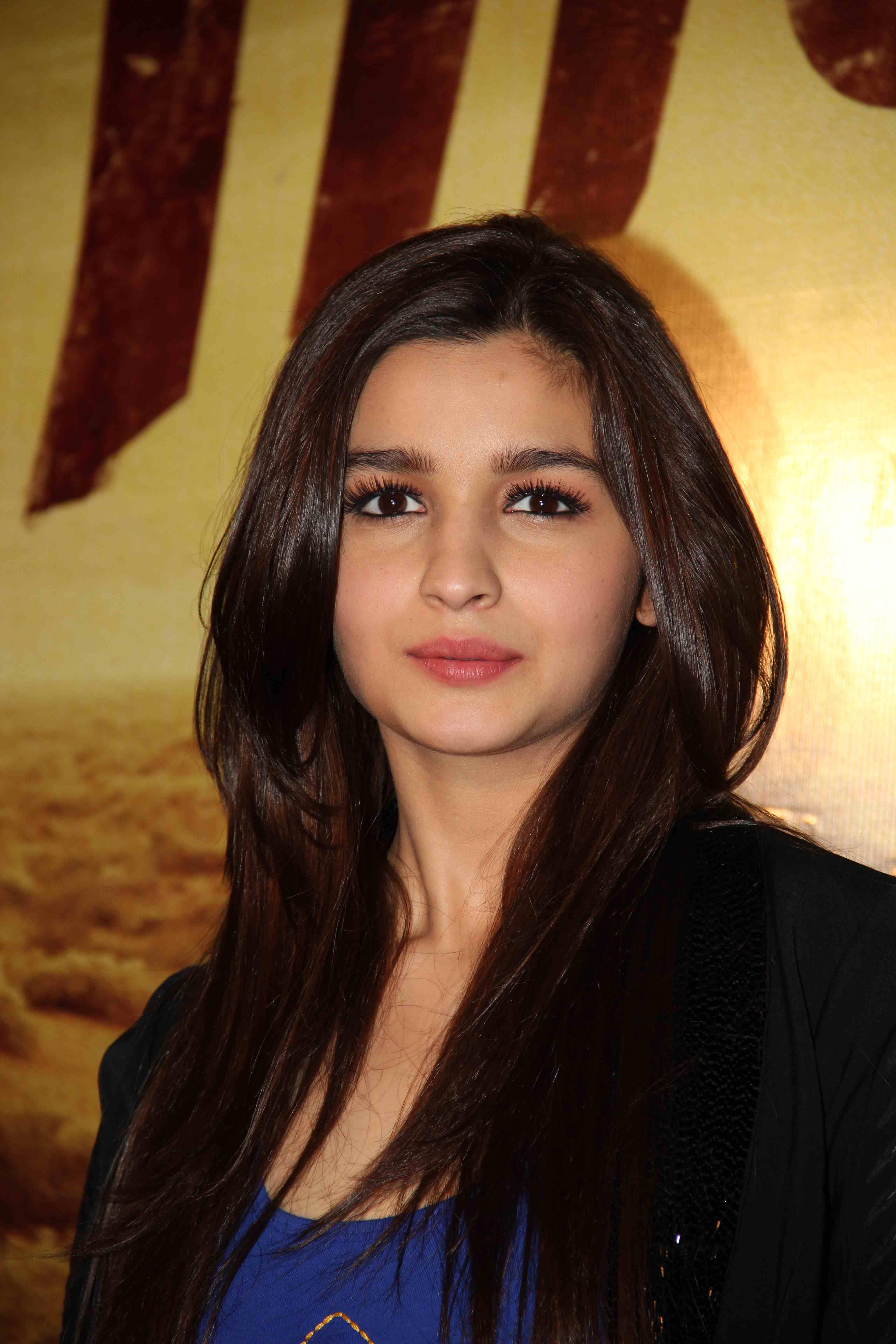 Alia Bhatt Bikini HD Wallpaper looking beautiful HQ image