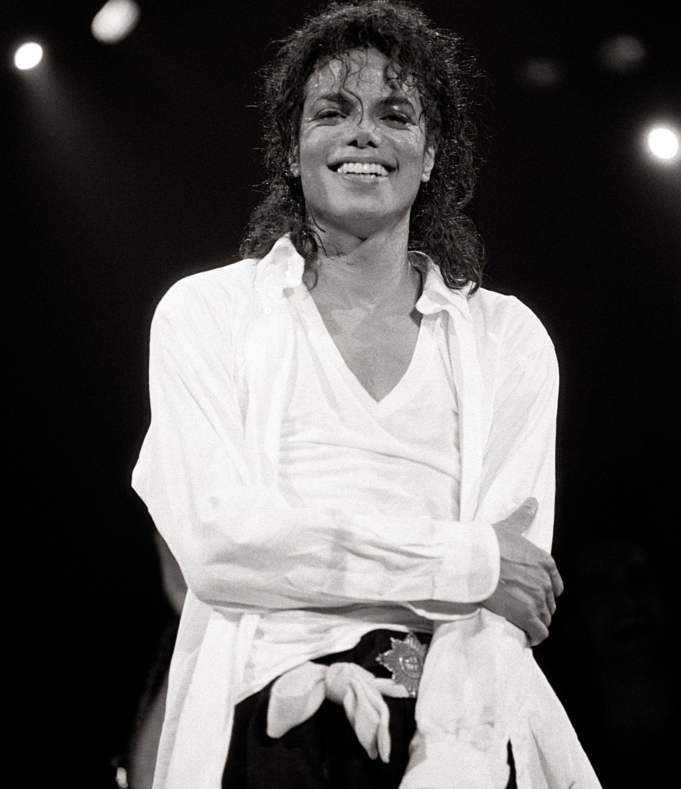 Michael Jackson Smiling Black And White Bad 2210×2560