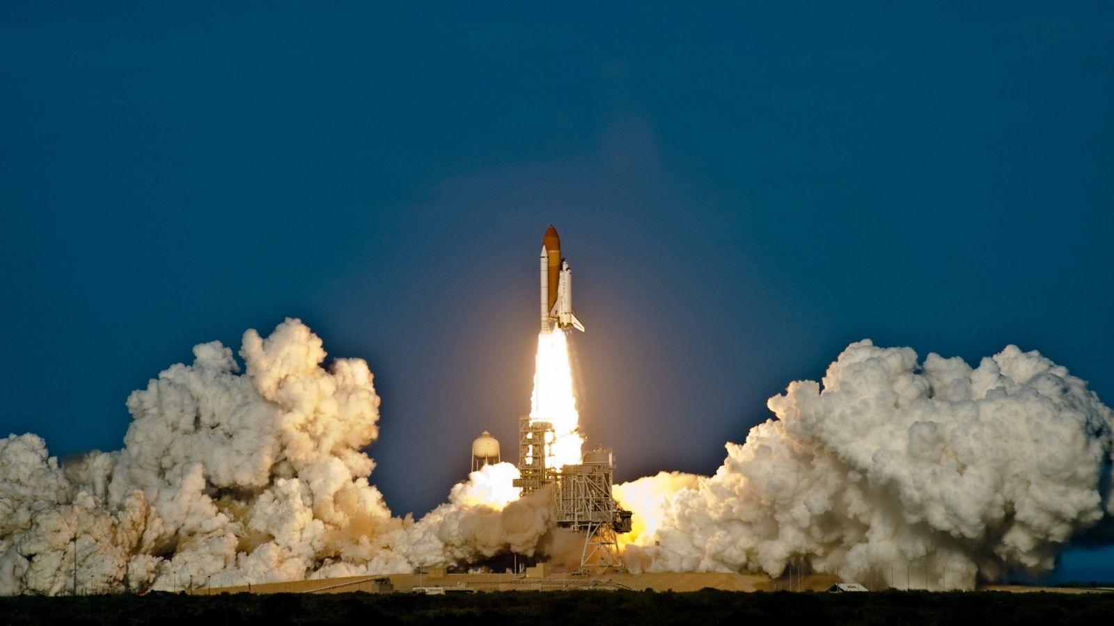 Space Shuttle Discovery Launch Wallpaper
