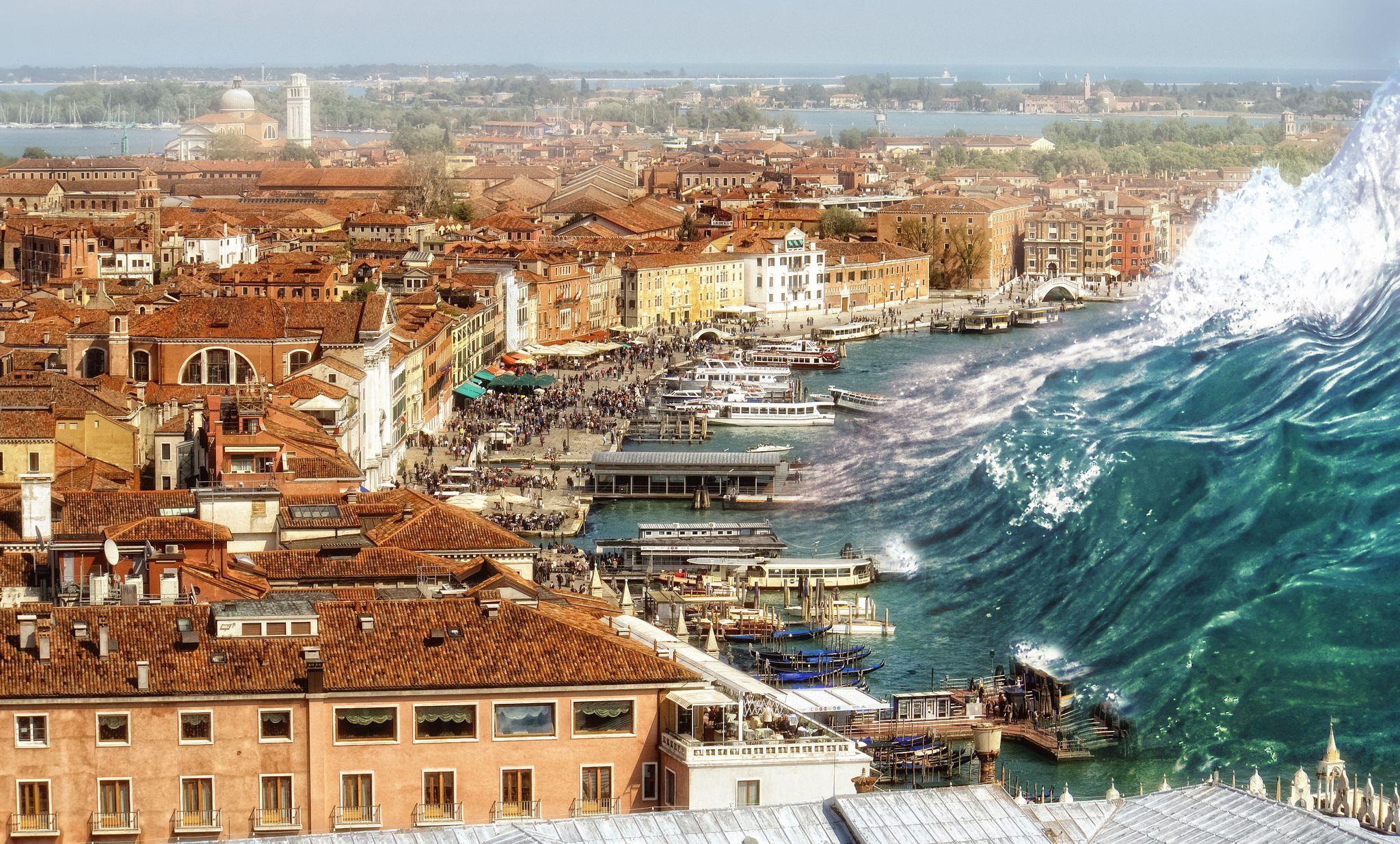 Tsunami Approaching Venice, Italy Full HD Wallpaper and Background