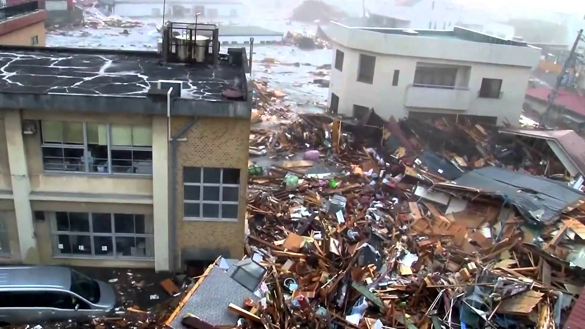 New Footage Of Japanese Tsunami (HD 1080p)