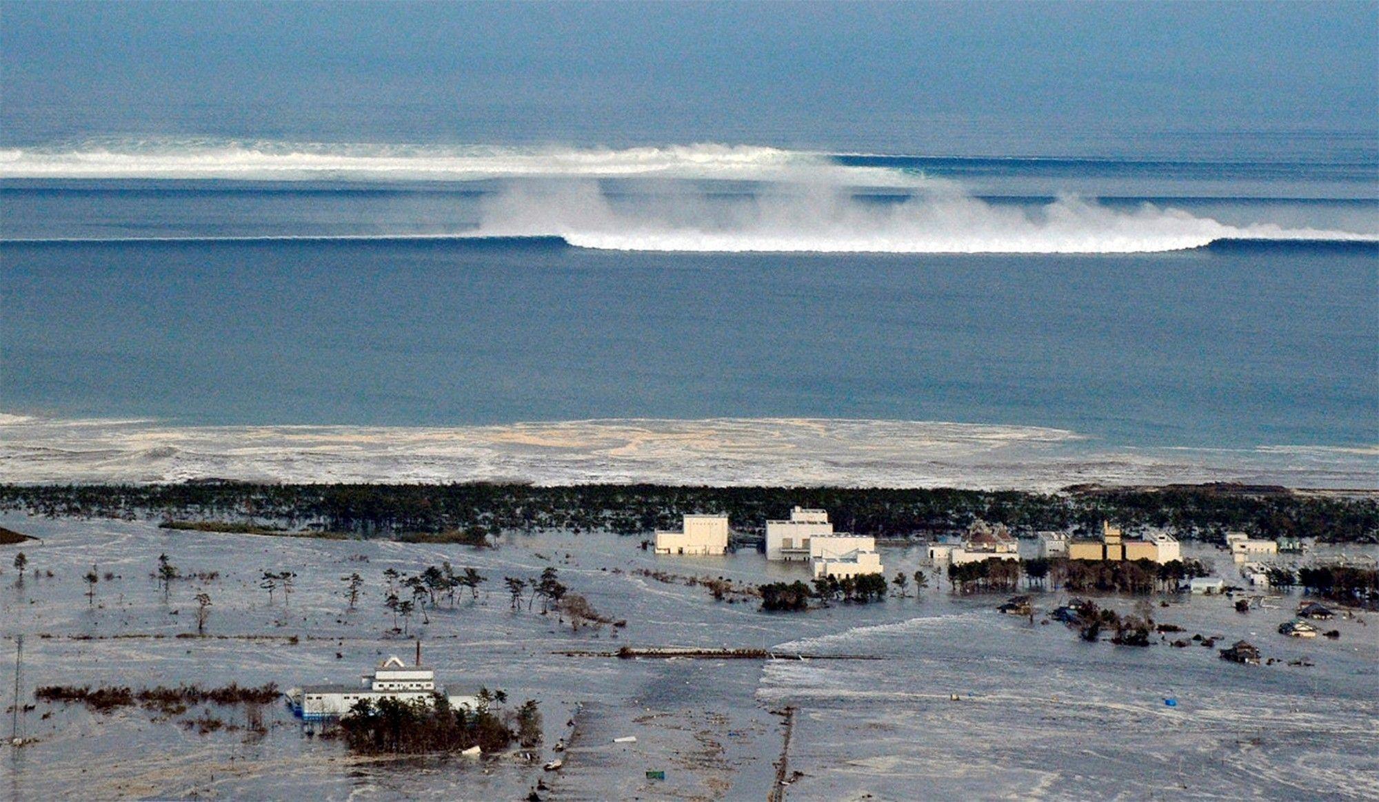 Natural Force: Tsunami Big Wave Waves Giant Japan Earthquake Image