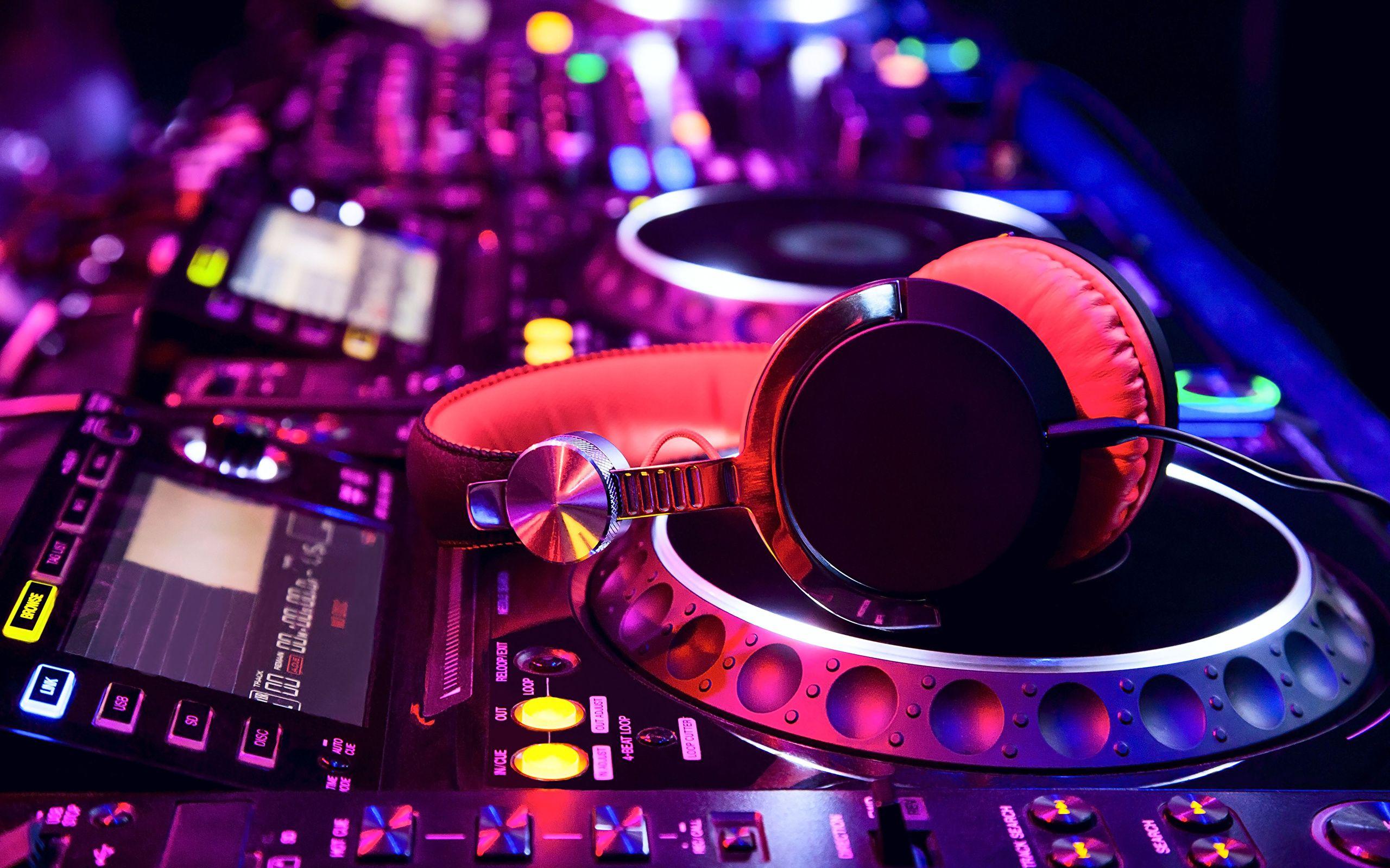 Image Headphones headphones dj party Closeup Musical 2560x1600