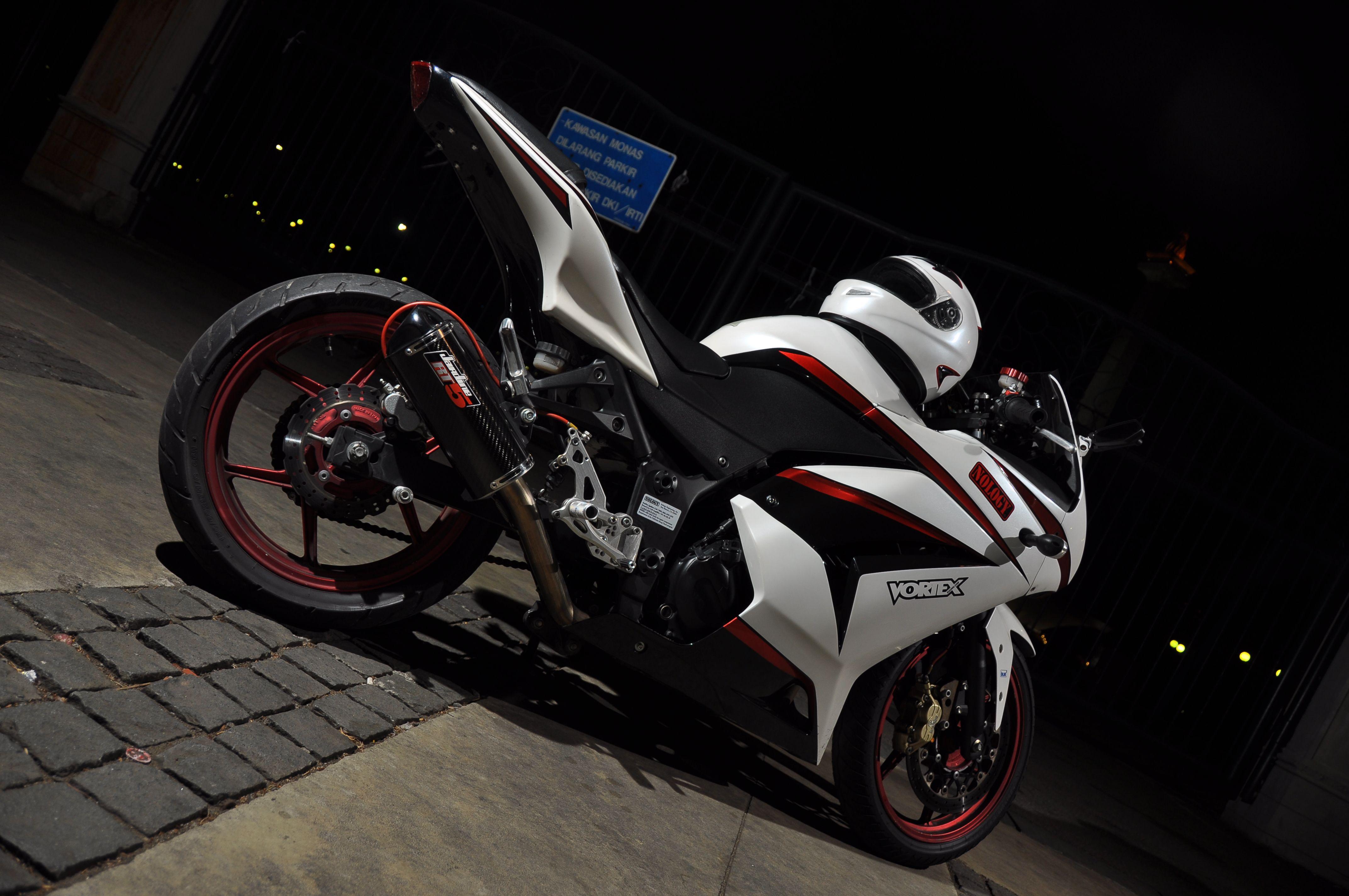Ninja 250R White. Bikes!. Kawasaki ninja, Vespas