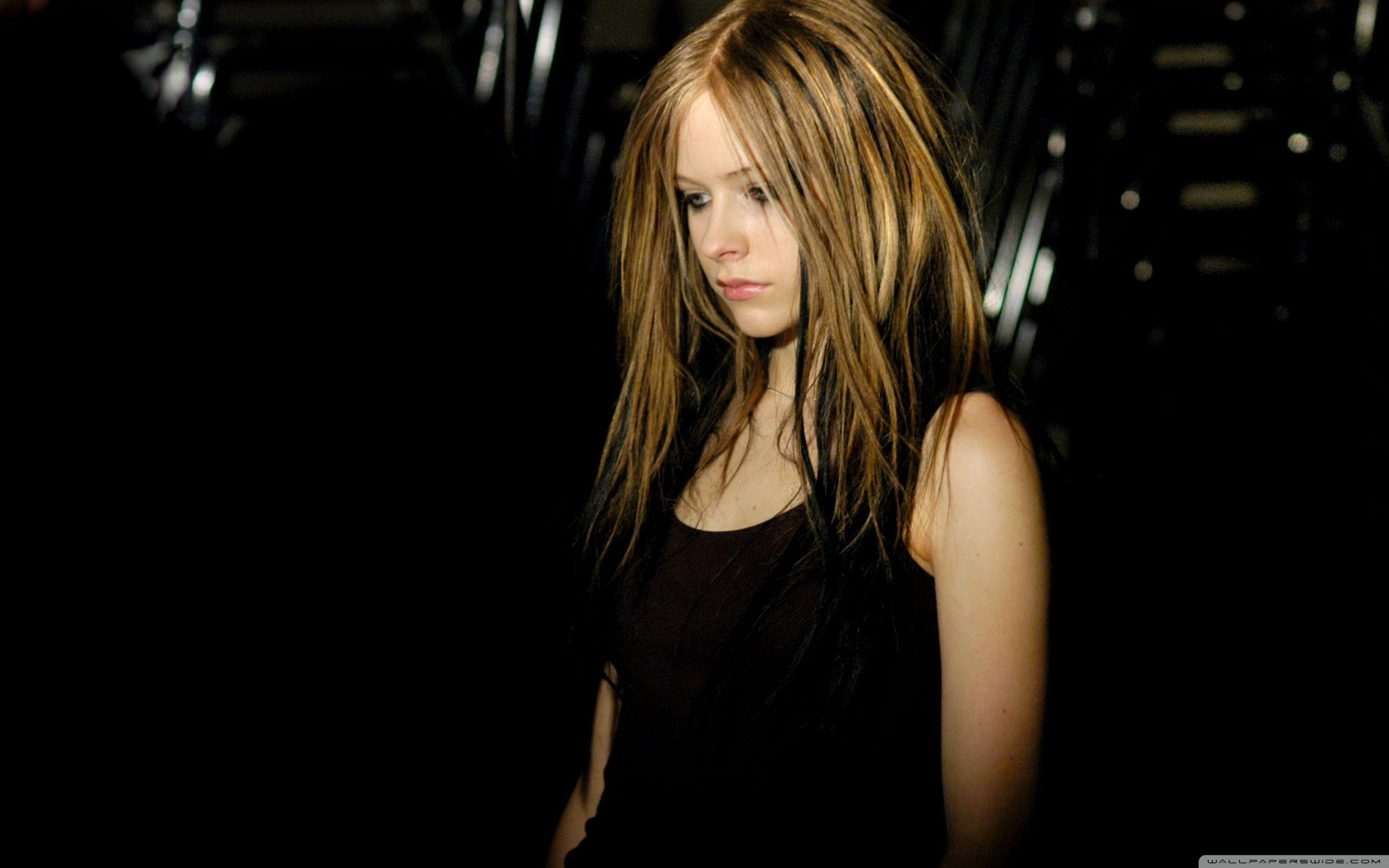Avril Lavigne Dark ❤ 4K HD Desktop Wallpaper for 4K Ultra HD TV