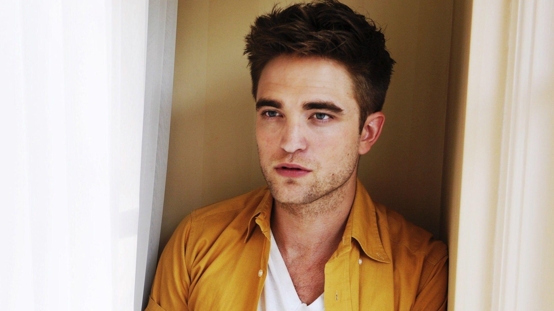 Most Famous HD Wallpaper of Robert Pattinson Hollywood Actor