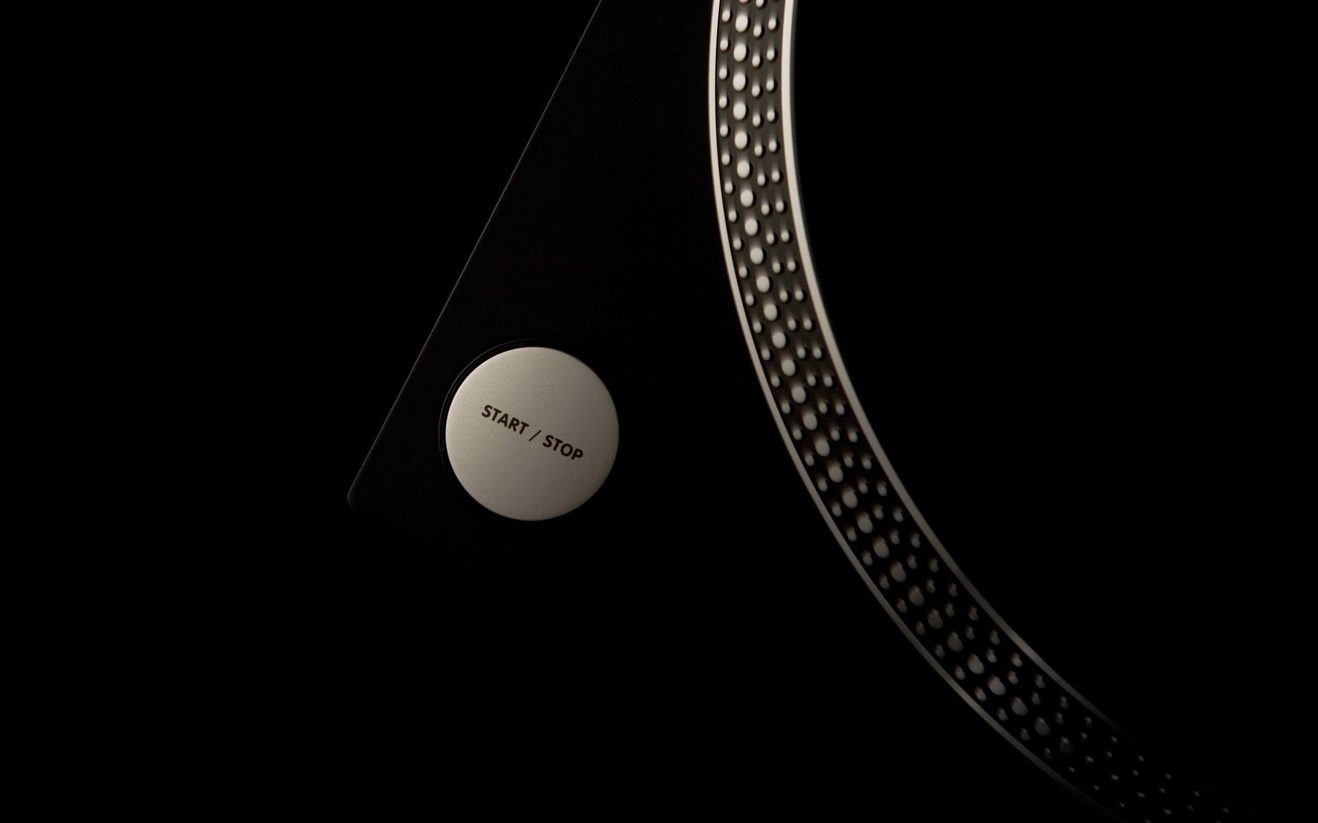 Black music artistic studio vinyl techno turntables technics dj wallpaperx1600
