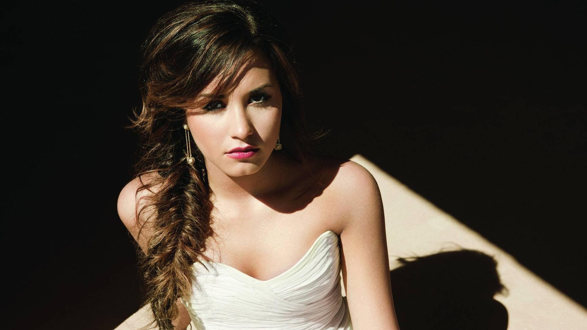 Demi Lovato Unbroken Deluxe Edition