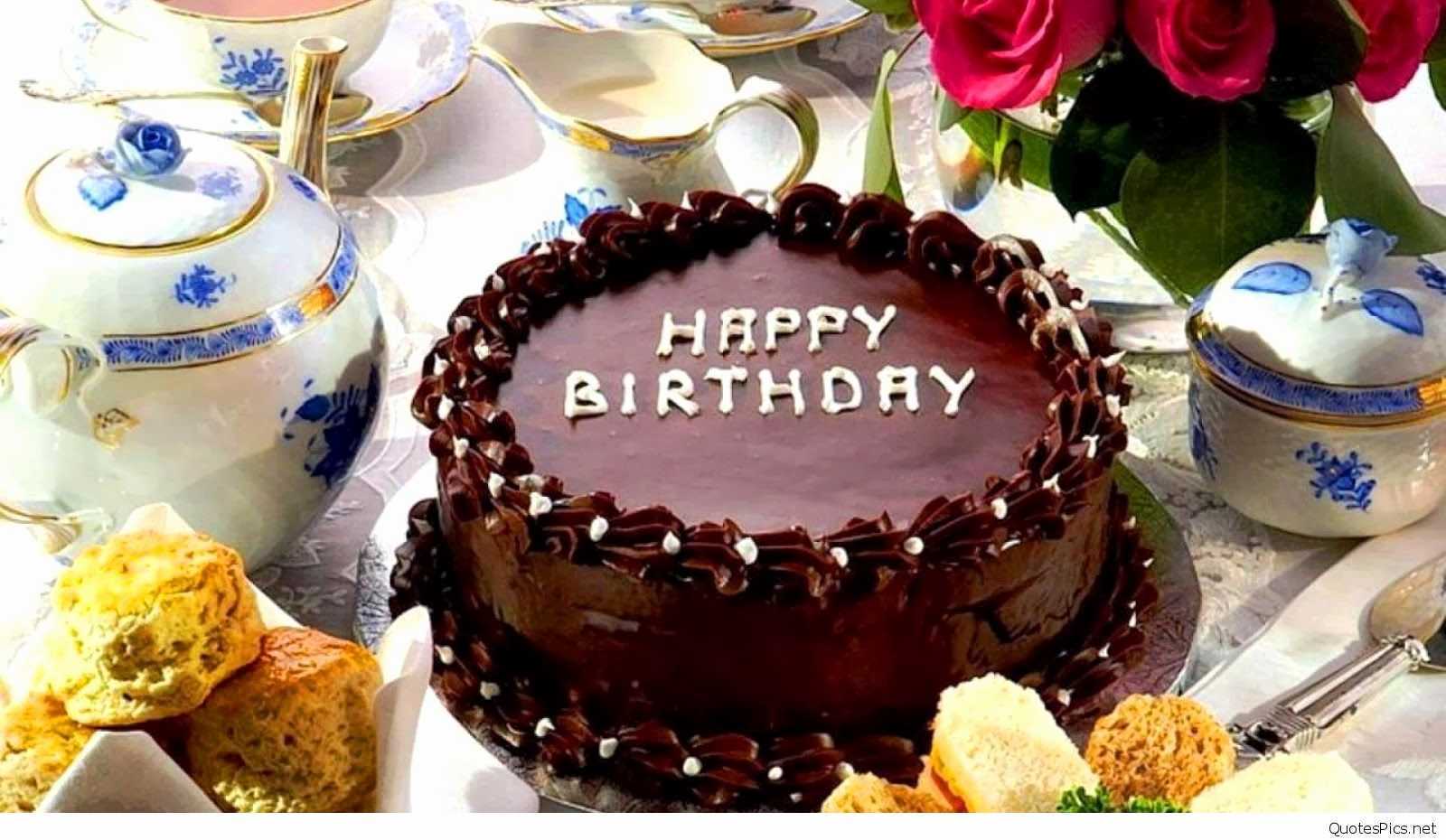 11 июня день рождения. Торт с днем рождения!. С днём рождения КС тортиком. С днем рождения торт и цветы. Открытка торт.