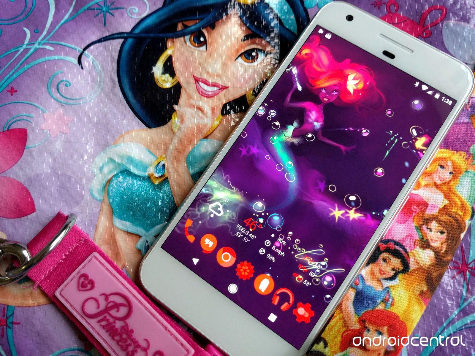 Get regal with these Disney Princess wallpaper!