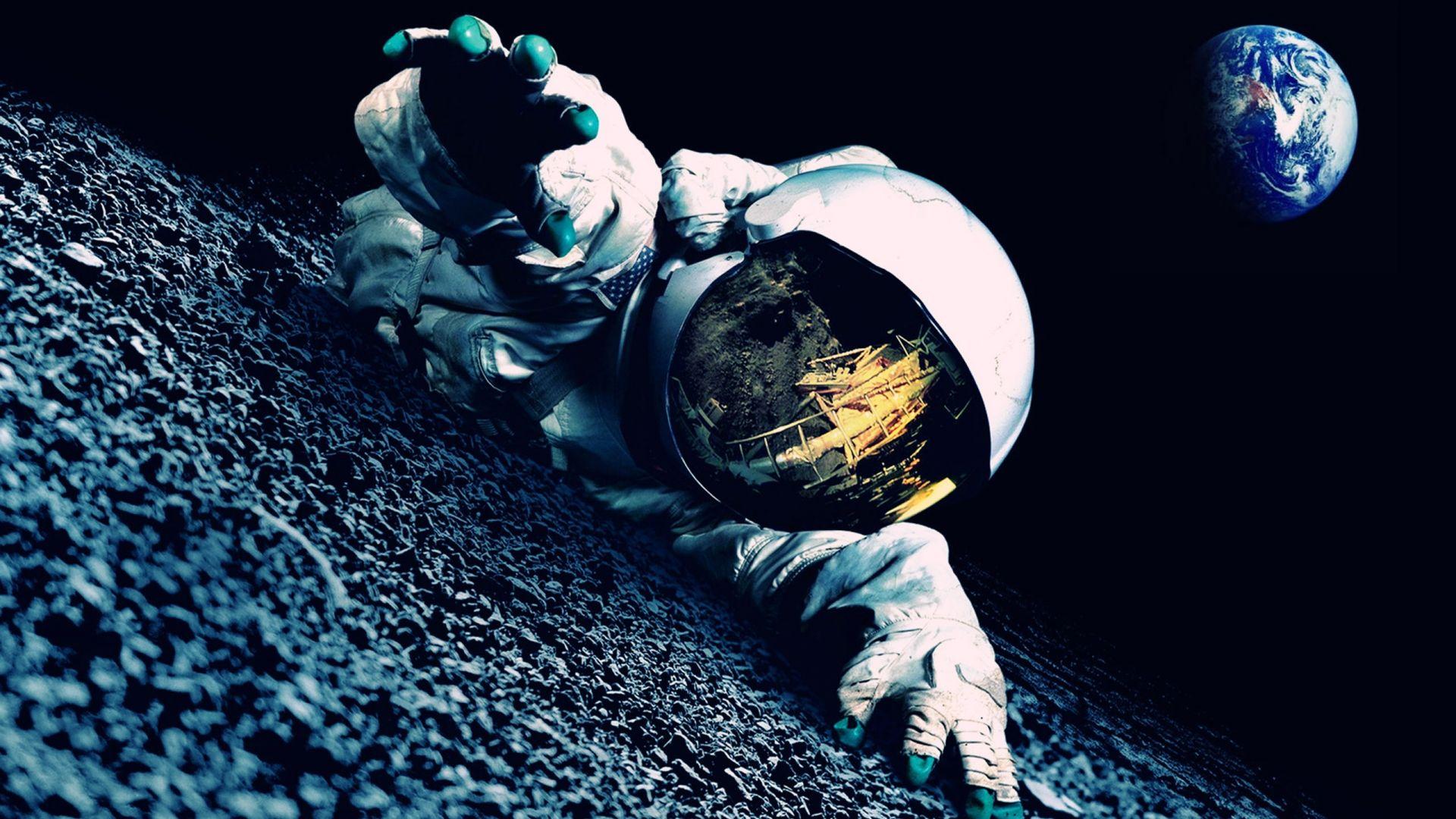Astronaut mood earth planets mask reflection dark horror wallpaper