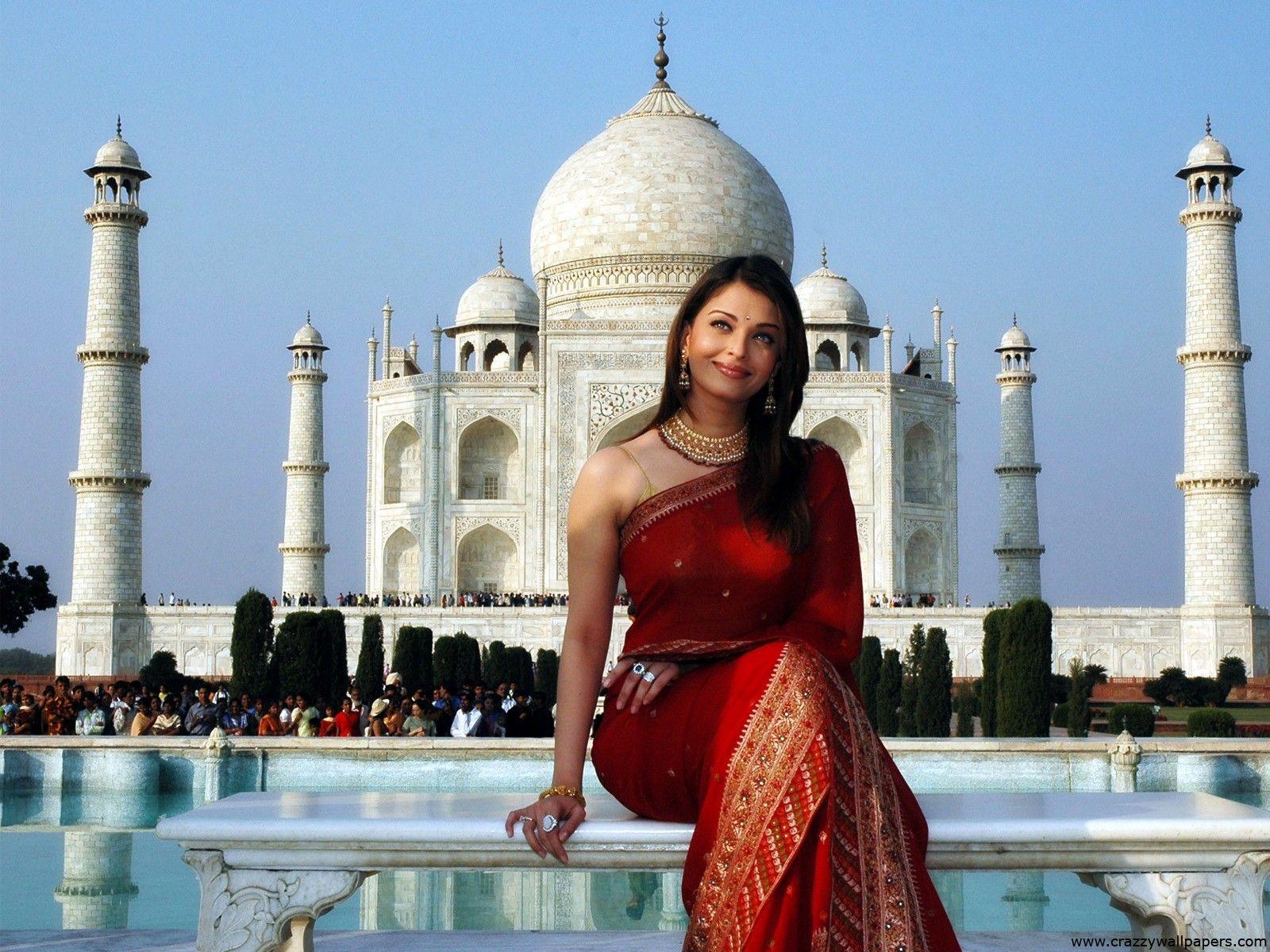 Beautiful Aishwarya Rai and Taj Mahal Wallpaper. HD Wallpaper