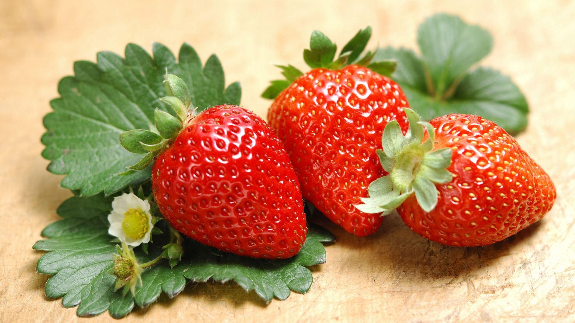 Cute Red Strawberry Fruit Wallpaper