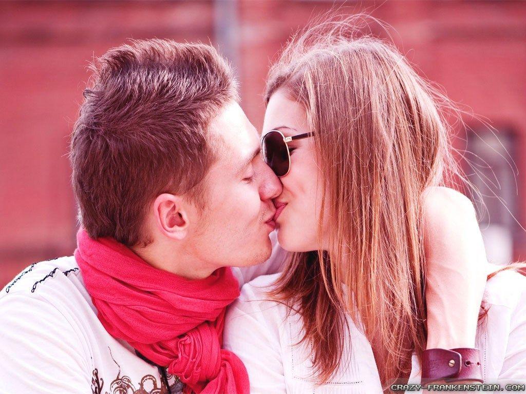 Romantic Wallpaper Couples Kissing