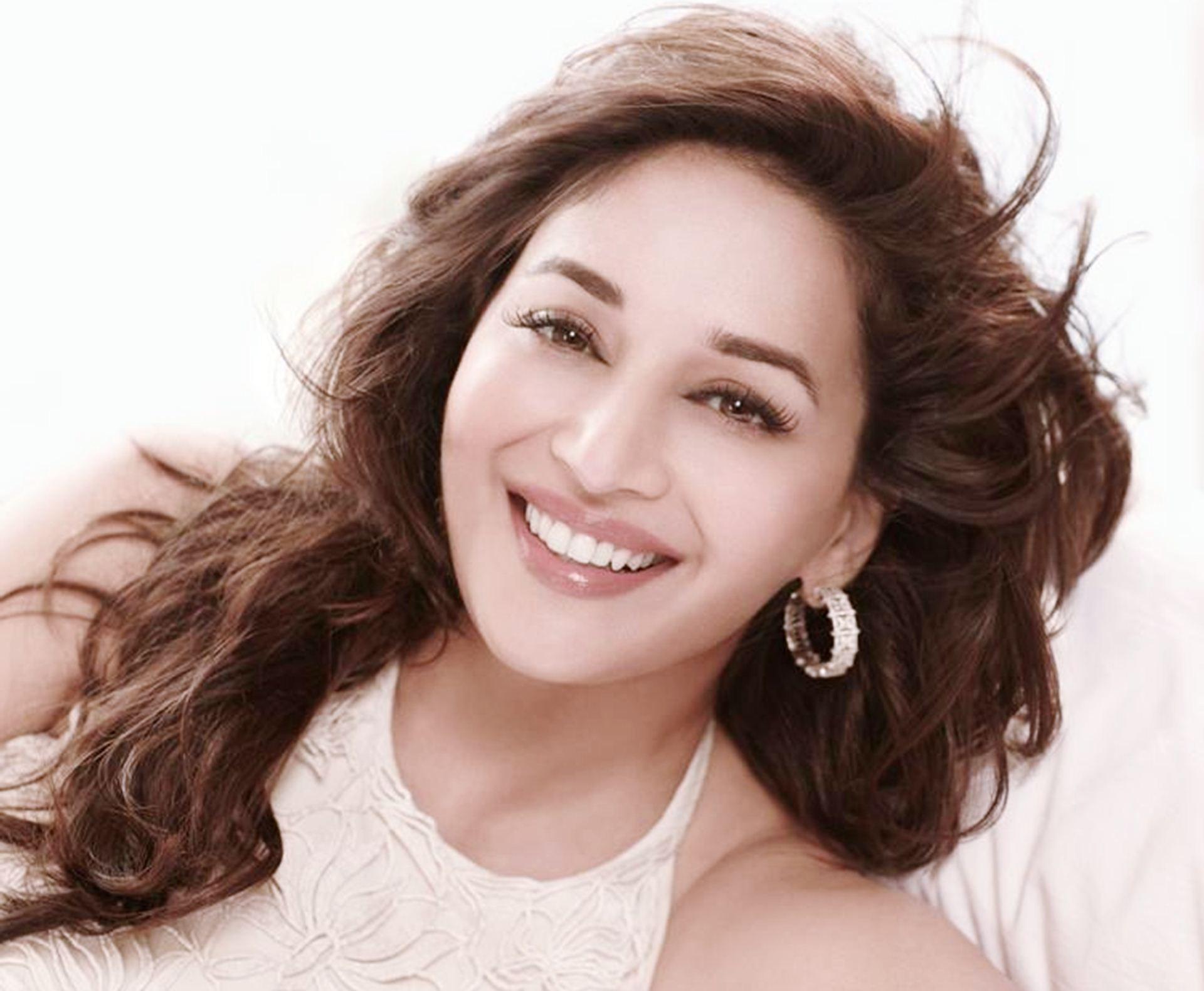 Madhuri Dixit Bollywood Actress High Quality Wallpapers.