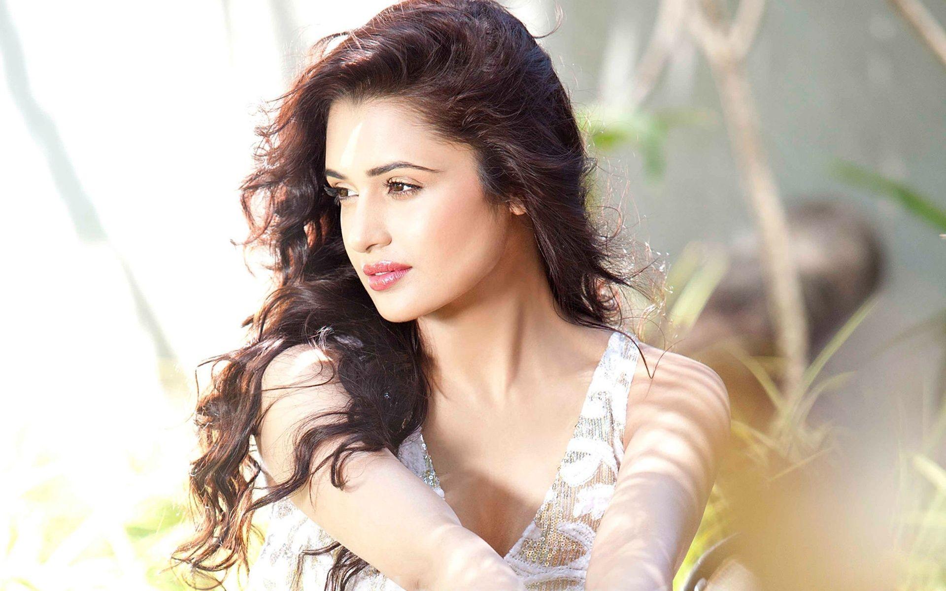 Yuvika Chaudhary Beautiful Actress HD Wallpaper