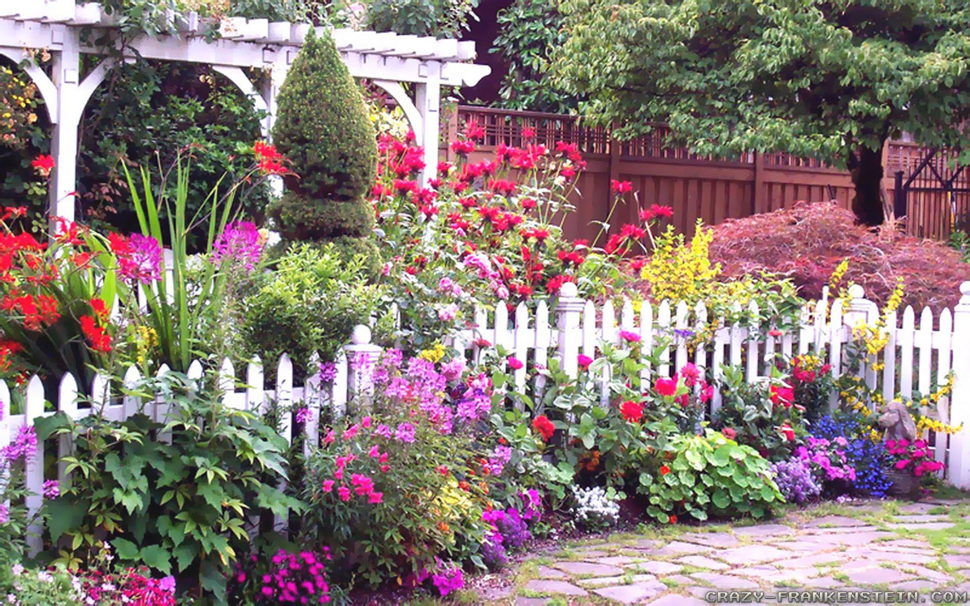 Summer Garden wallpaper