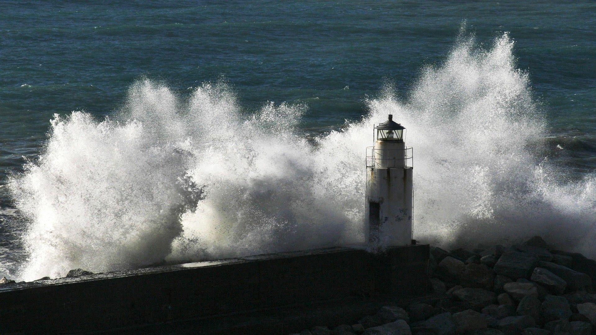 Lighthouses: Stormy Sea Wave Smashing Lighthouse Seas Storm Italy