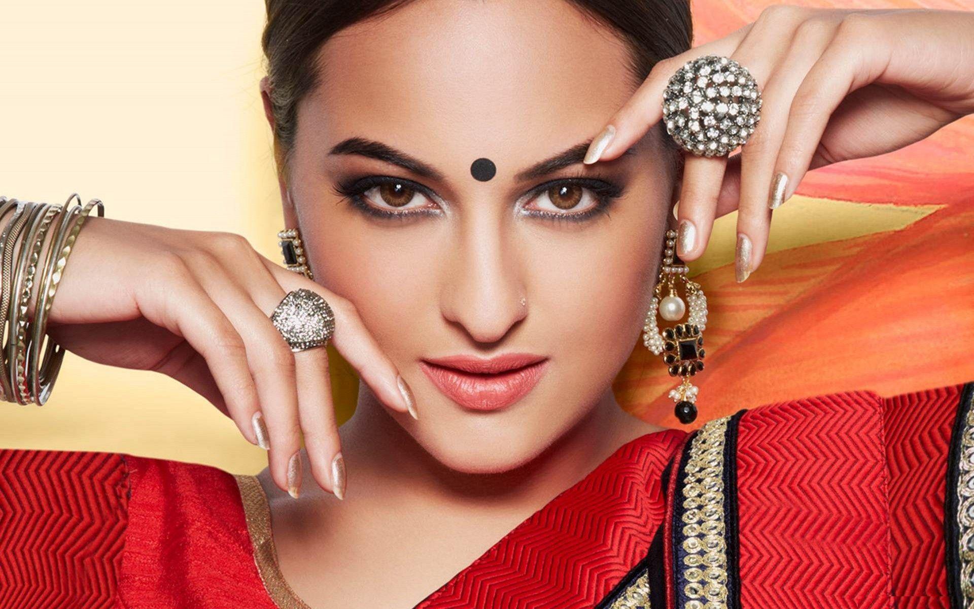 Hot Bollywood Actress Sonakshi sinha HD Wallpaper 1080p. Sonakshi