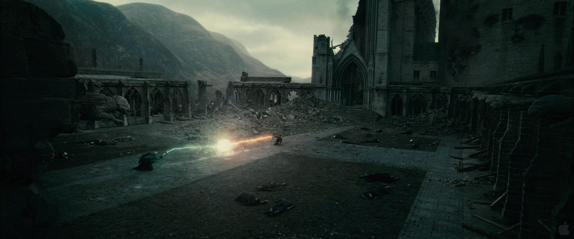 Harry Potter and Voldemort Duel in Harry Potter and the Deathly