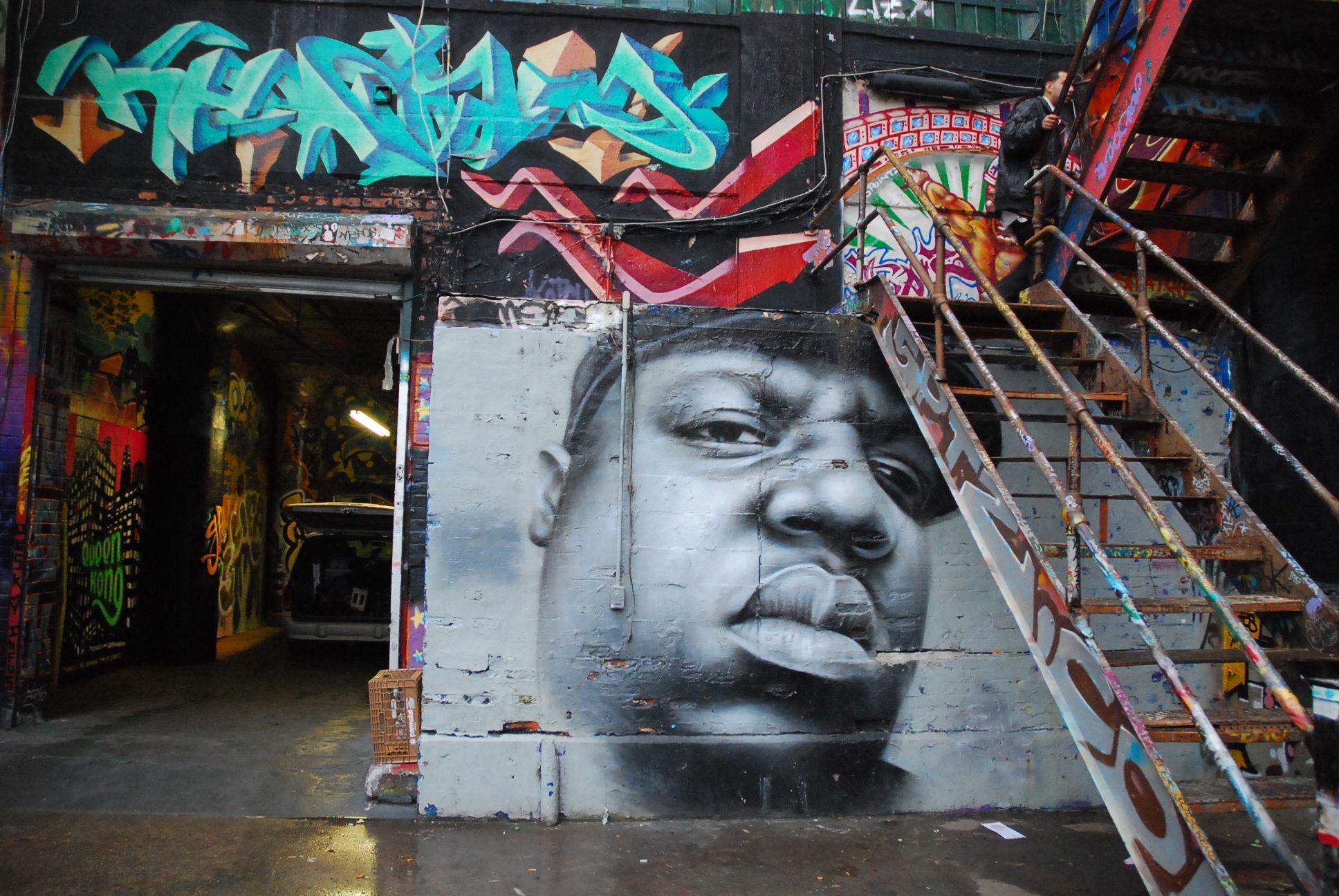 Biggie Smalls rap gangsta graffiti wallpaperx1296