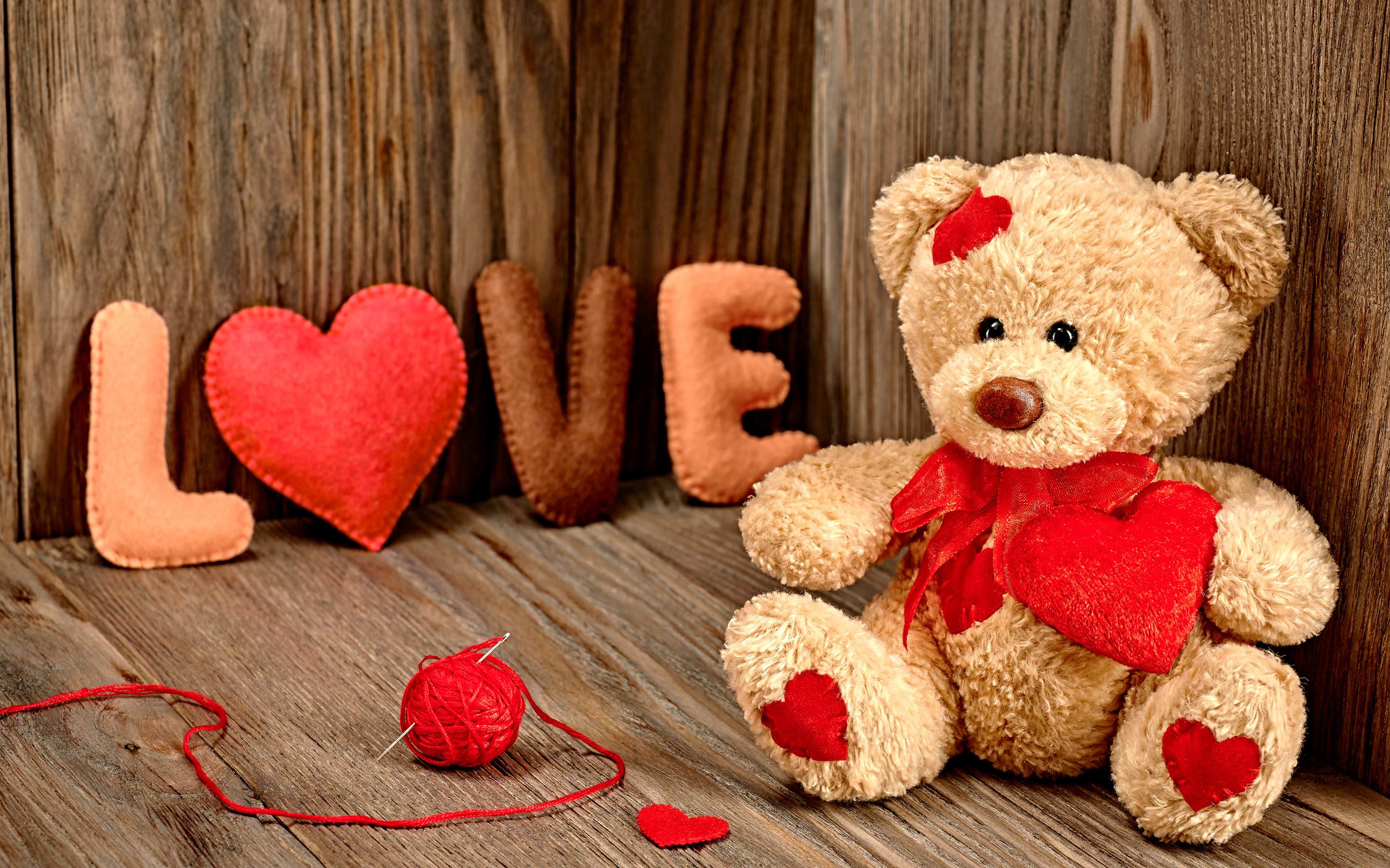 Teddy Bear Holding Heart Love Wallpaper