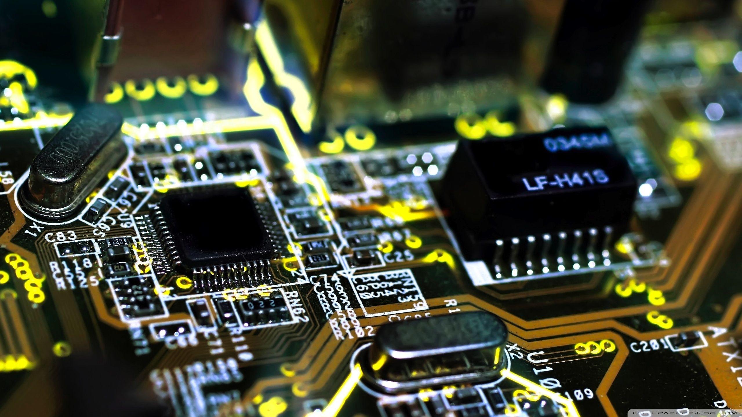 Weekly Wallpaper: Peek Inside Your Computer