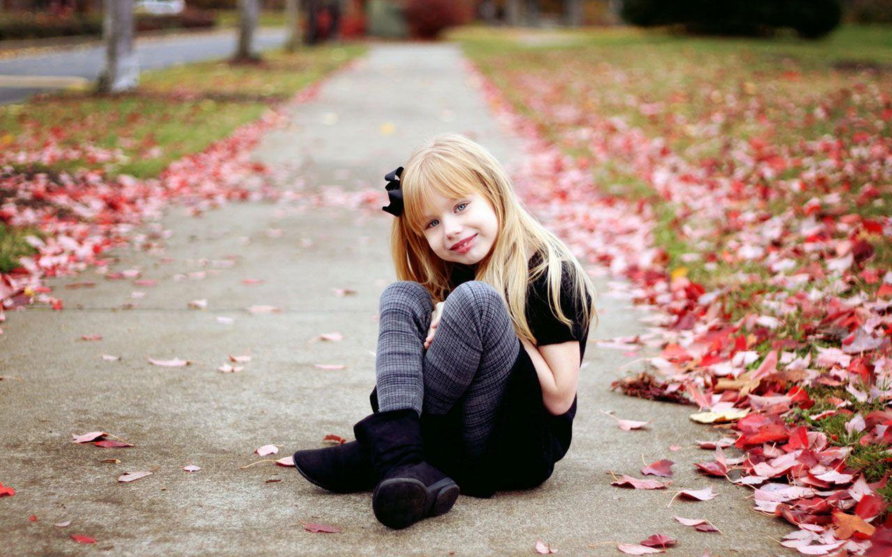 Autumn leaves and beautiful children photography wallpaper 5
