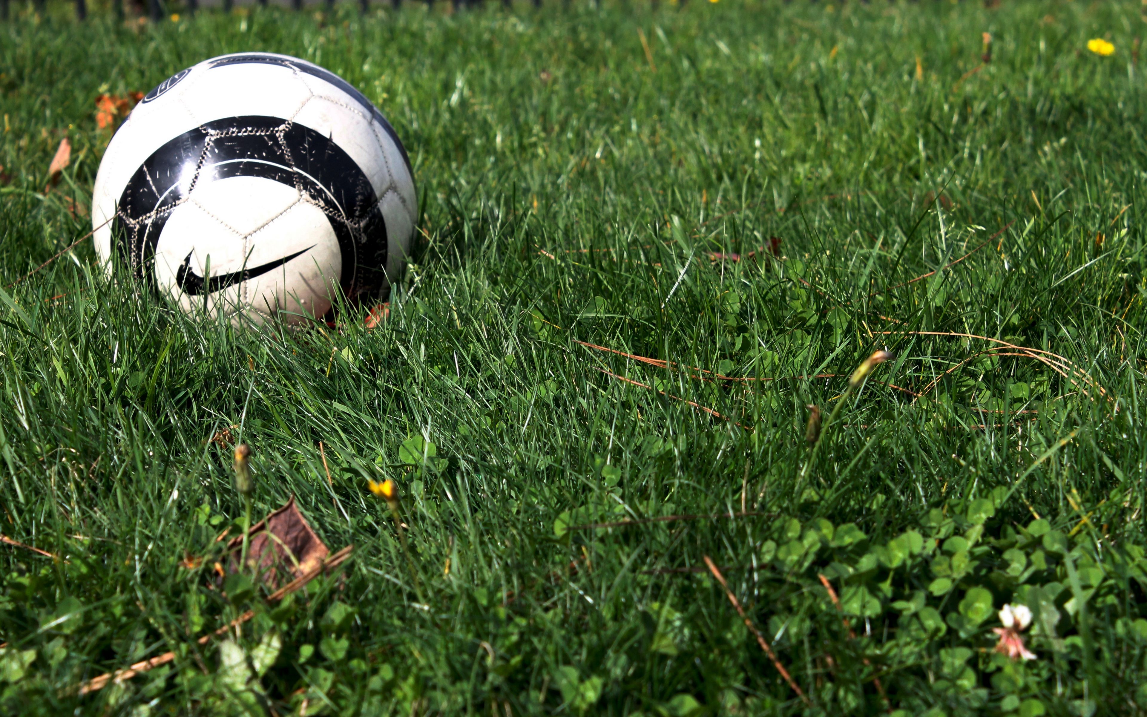 Download wallpaper 3840x2400 soccer ball, nike, grass 4k