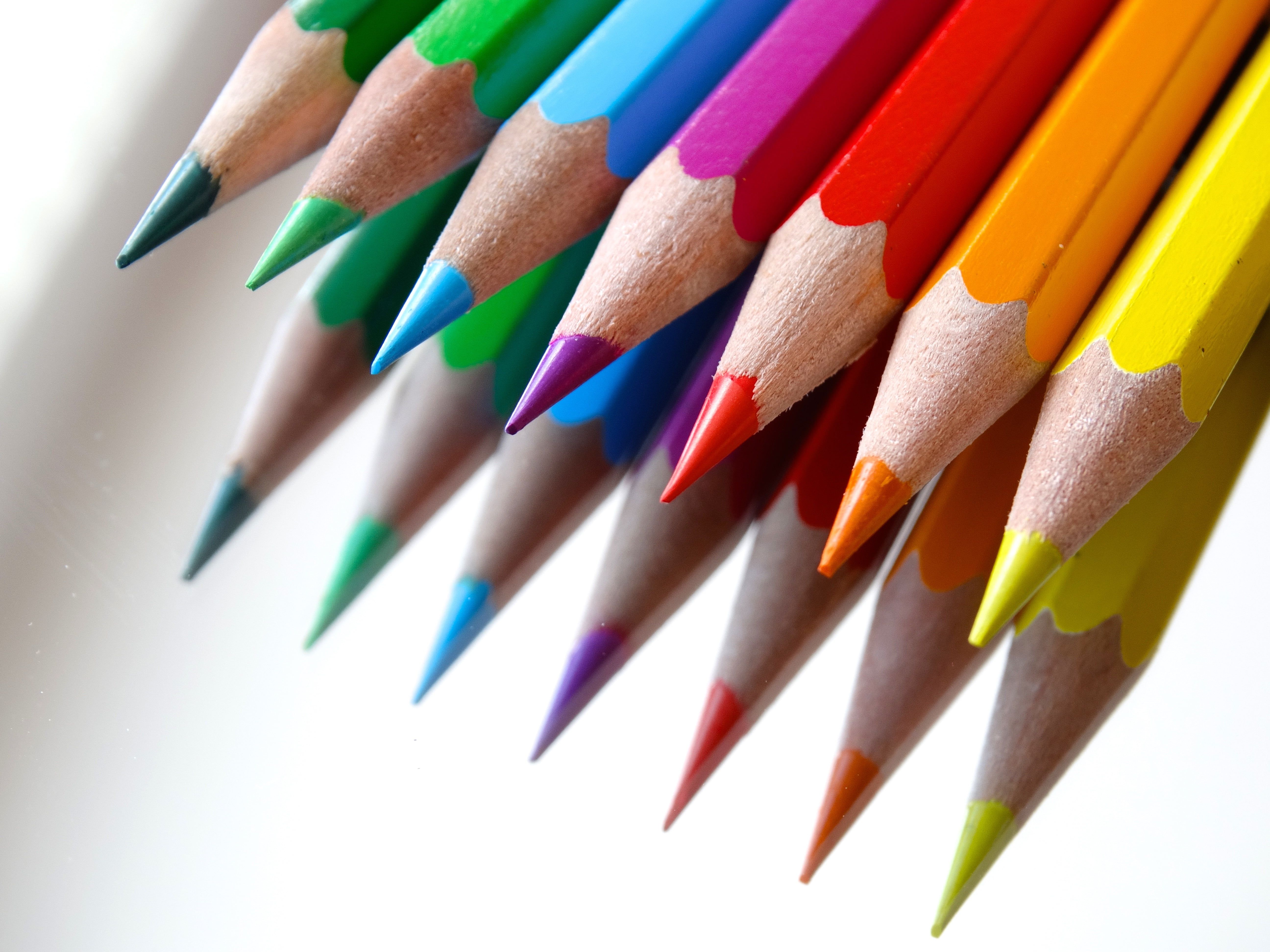 Assorted Crayons In Close Up Photography HD Wallpaper