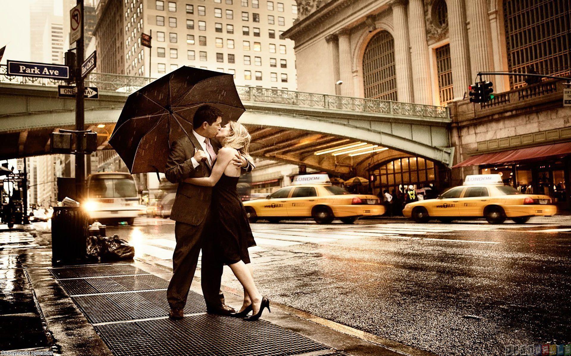 Love Couple's Romance in the Rain Wallpaper
