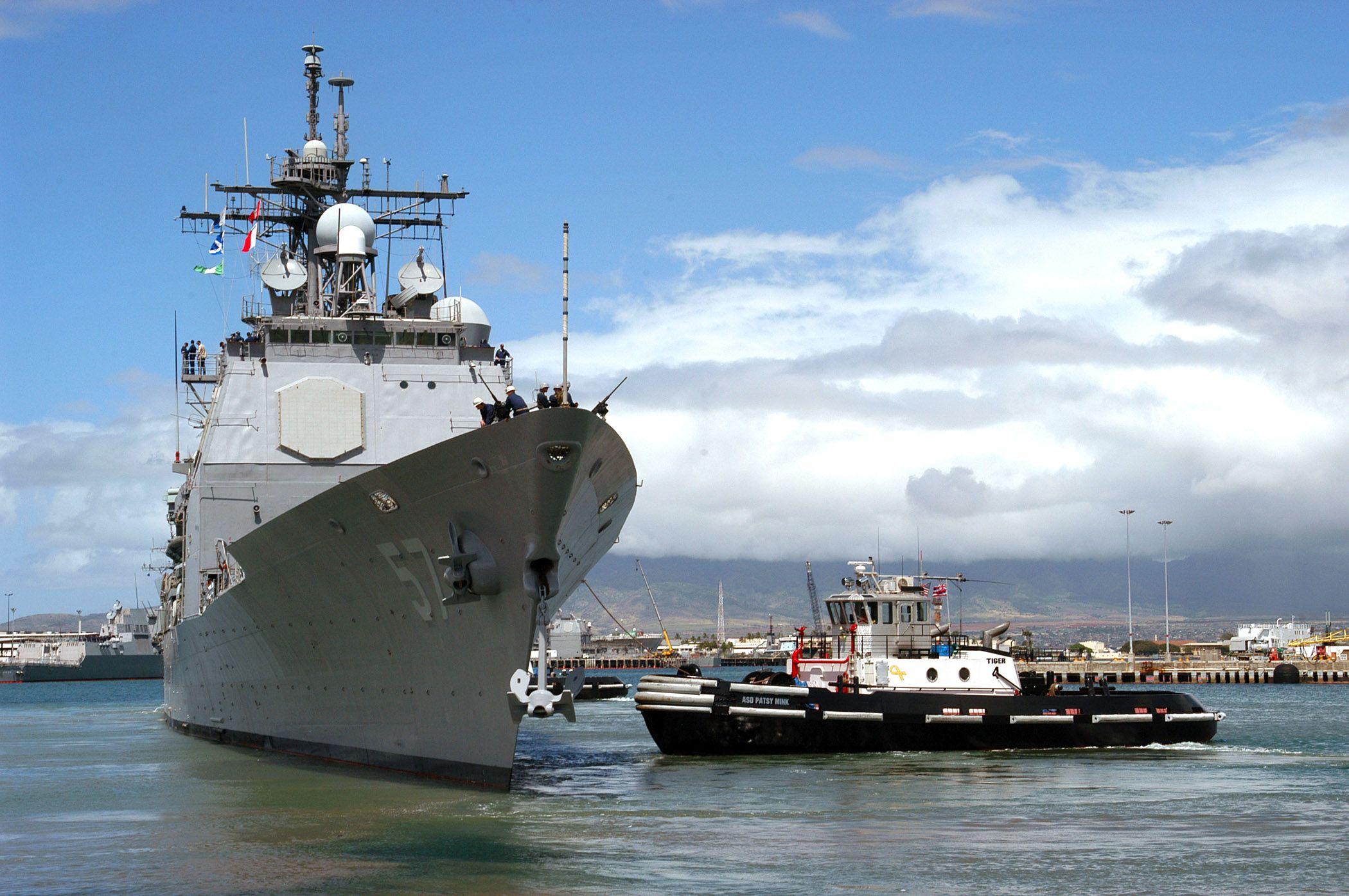 US Navy 070413 N 9698C 005 Guided Missile Cruiser USS Lake