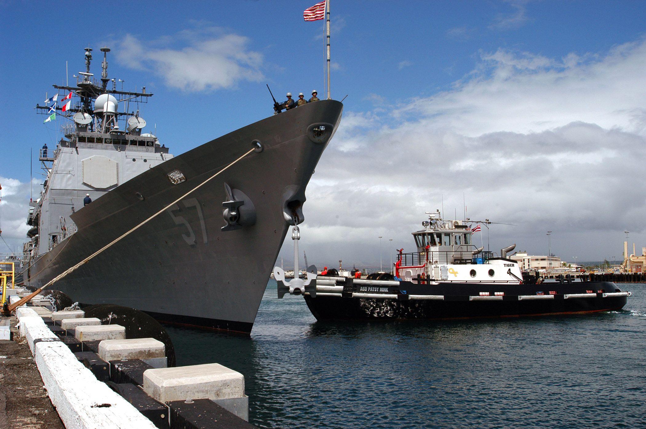 US Navy 070413 N 9698C 002 Guided Missile Cruiser USS Lake