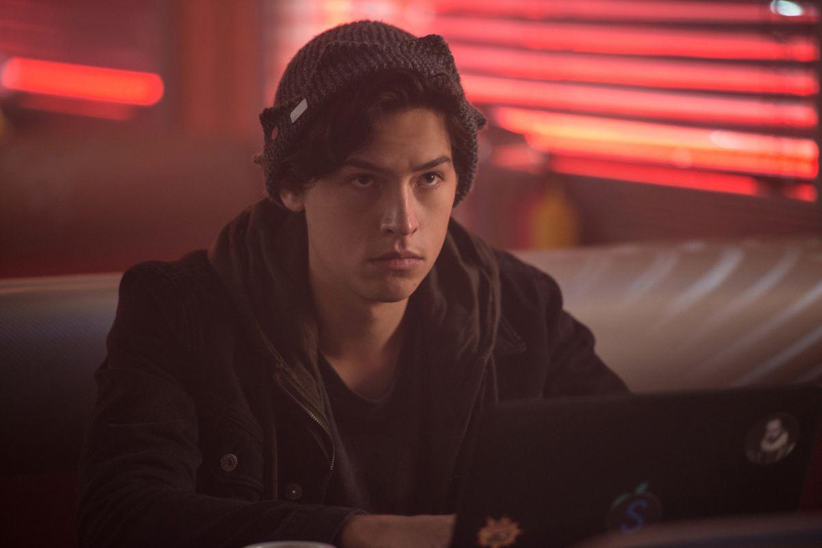 Riverdale's Jughead is no longer asexual, and that's a problem