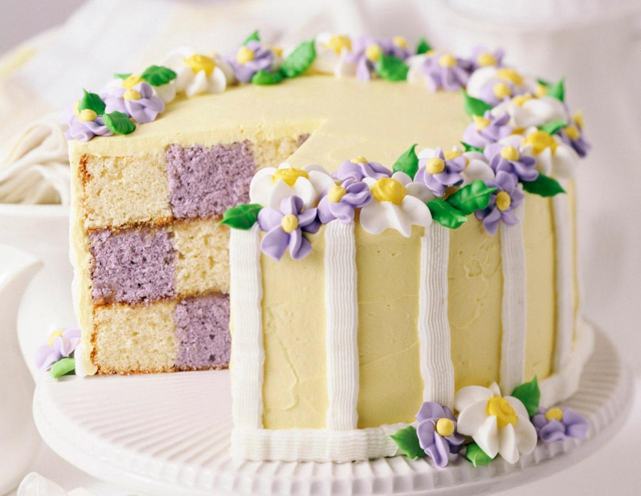 Purple And White Wedding Cake Wallpaper