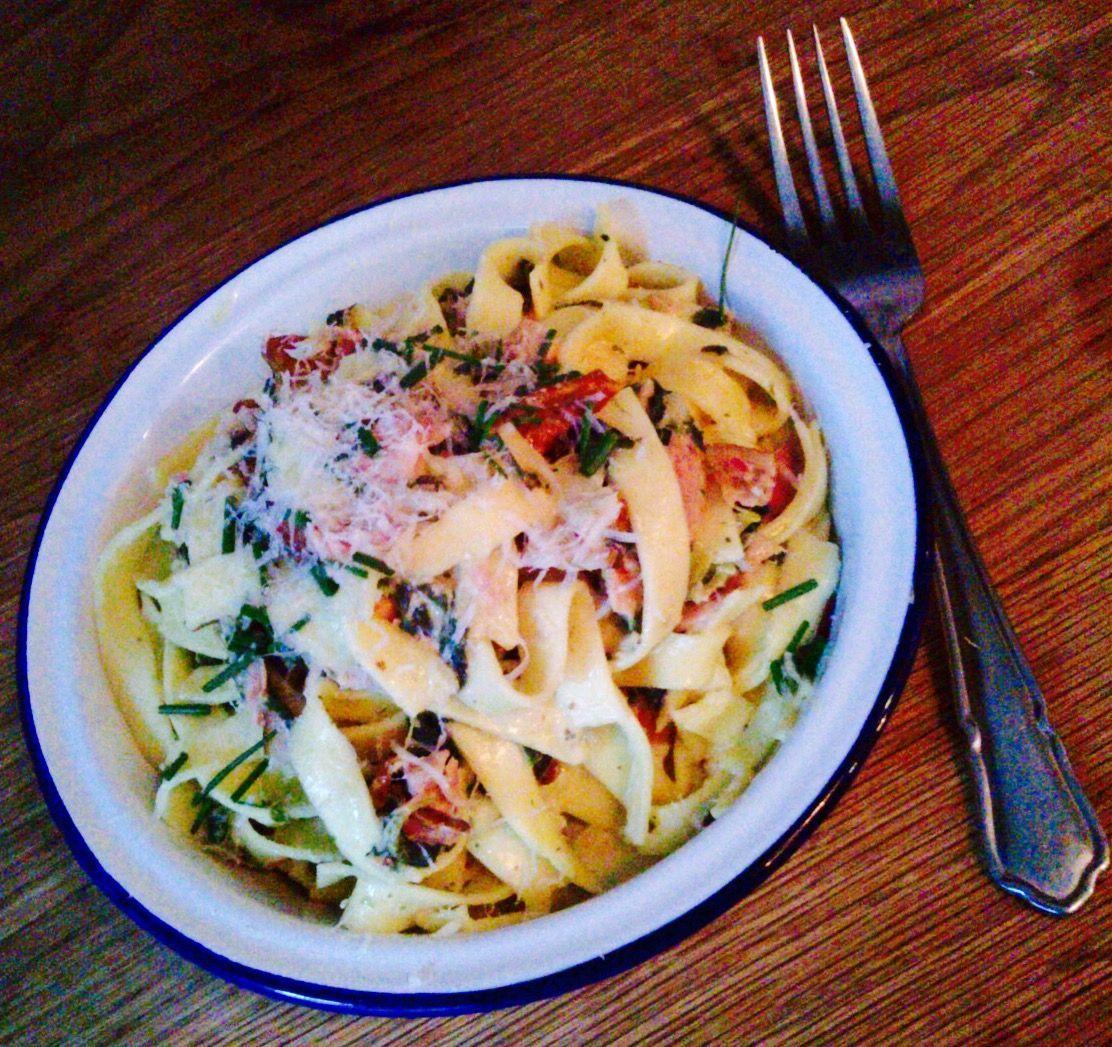 Smoked chicken Alfredo. Tagliatelle with smoked chicken, Clive