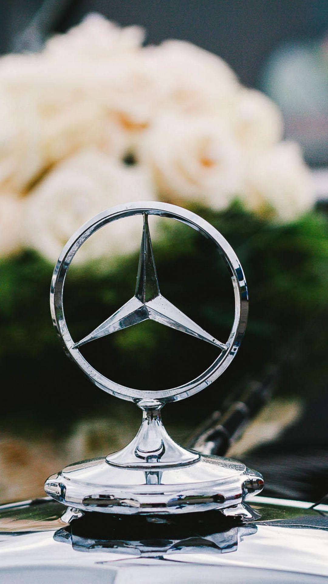 HD Background Mercedes Benz Logo Badge Vintage Car Wallpaper