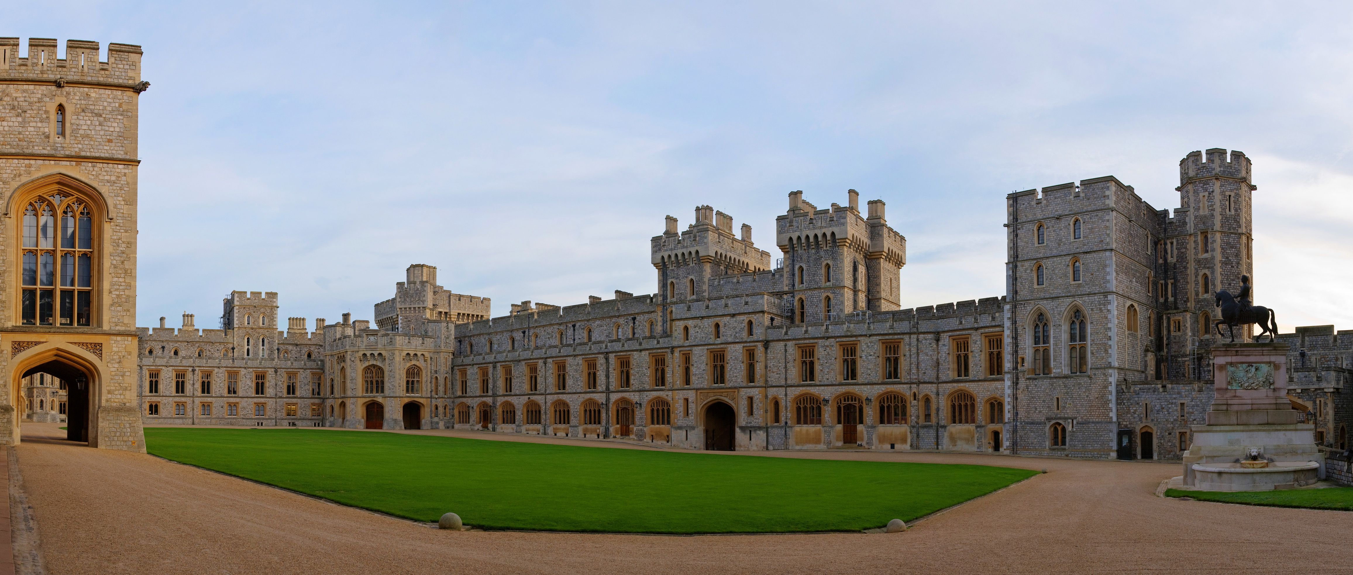4626x1966px Windsor Castle