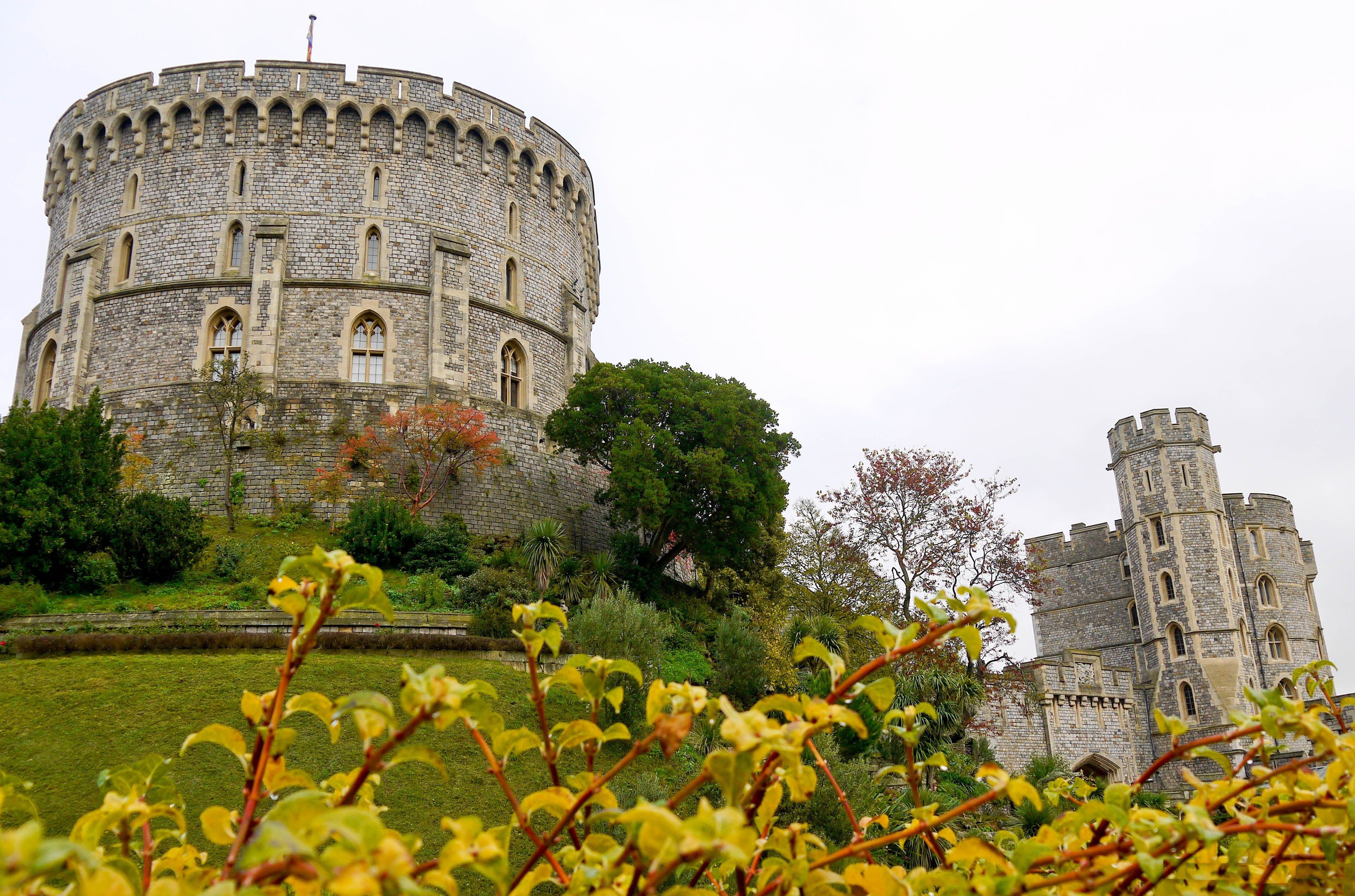 Medieval: Windsor Castle England Ancient Kingdom Walls Building Big