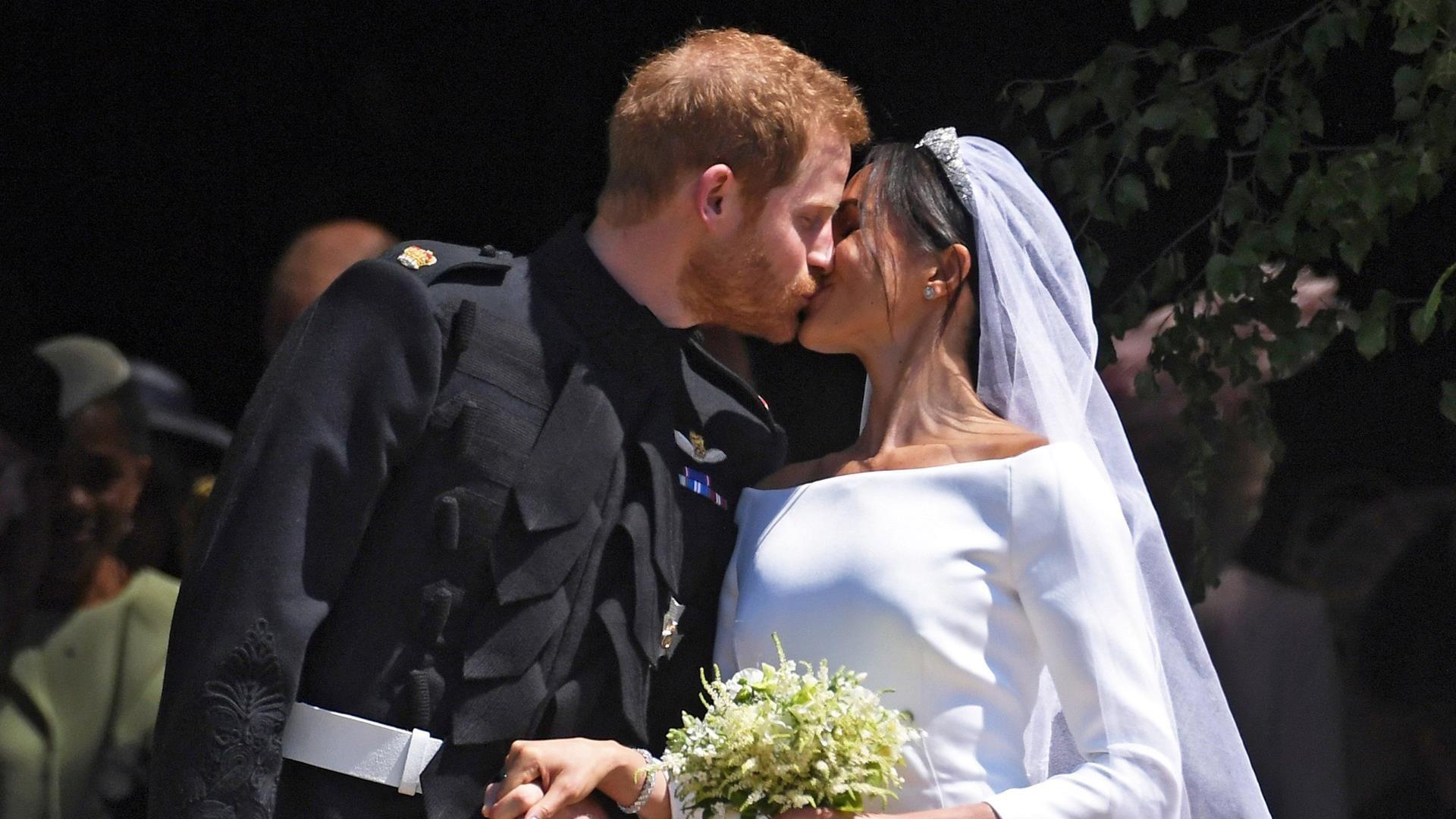 tdy_news_royals_wedding_full2_