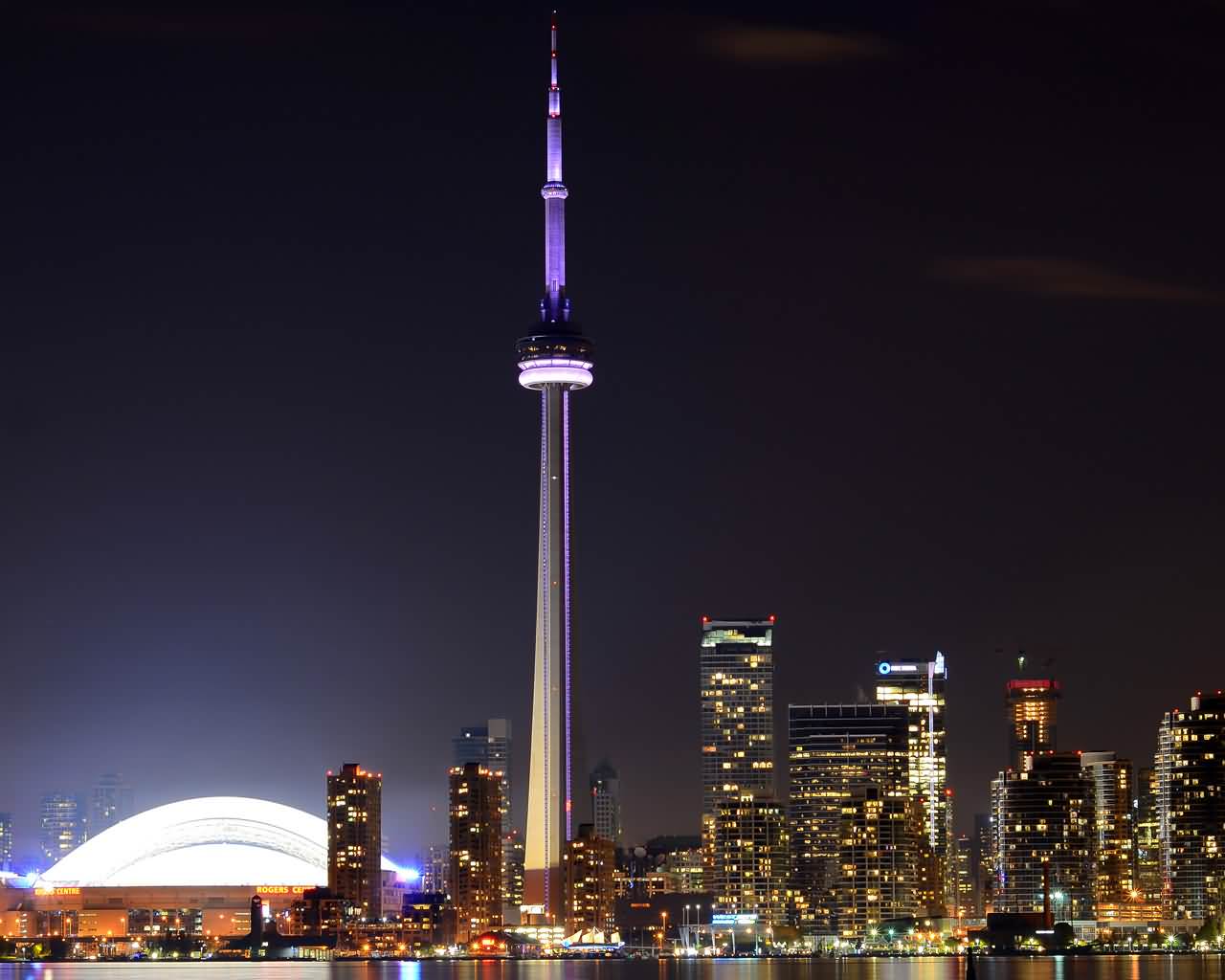Incredible Night View Picture Of CN Tower In Canada