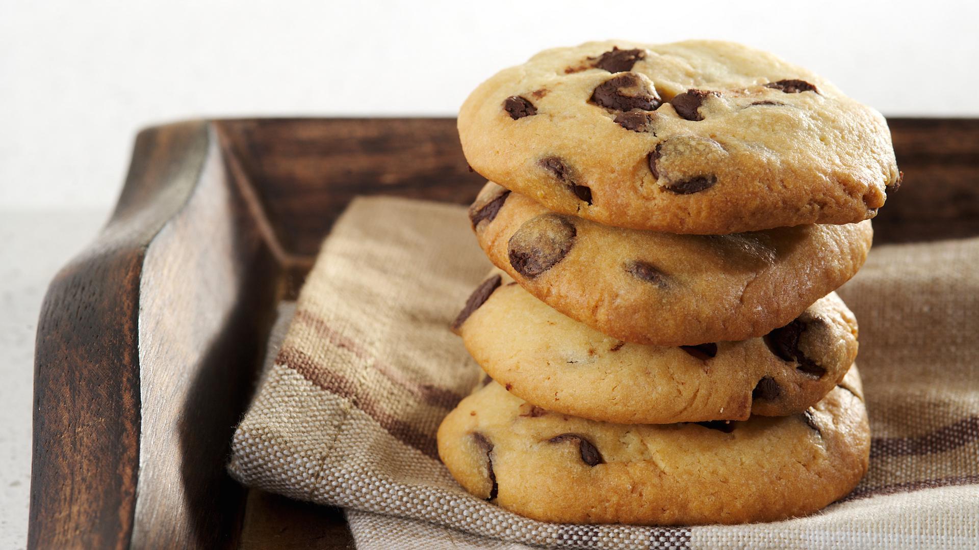 5 Ingredient, 25 Minute Chocolate Chip Cookies Are Insanely Easy (VIDEO)